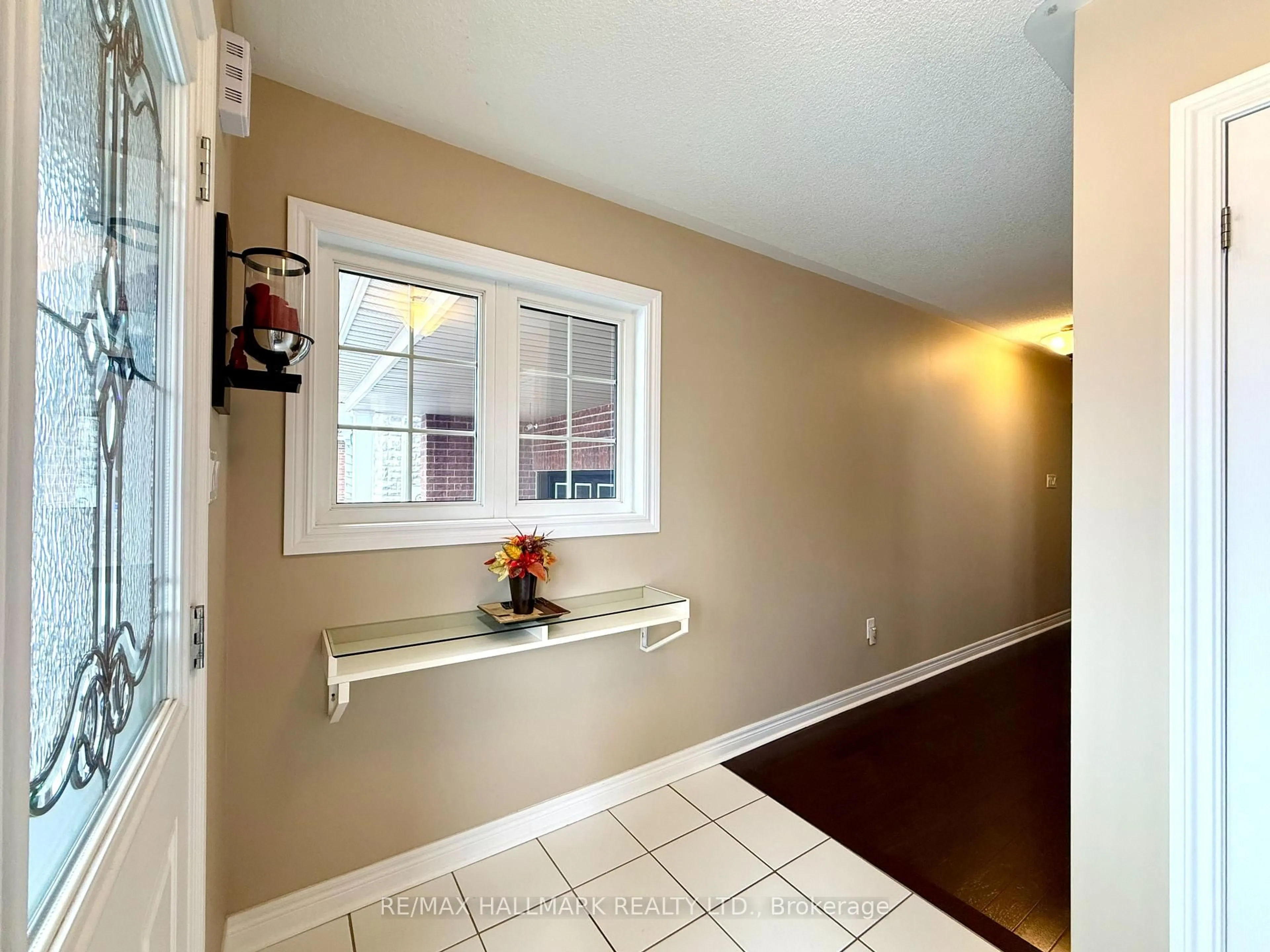 Indoor entryway for 242 Karl Rose Tr, Newmarket Ontario L3X 3J2