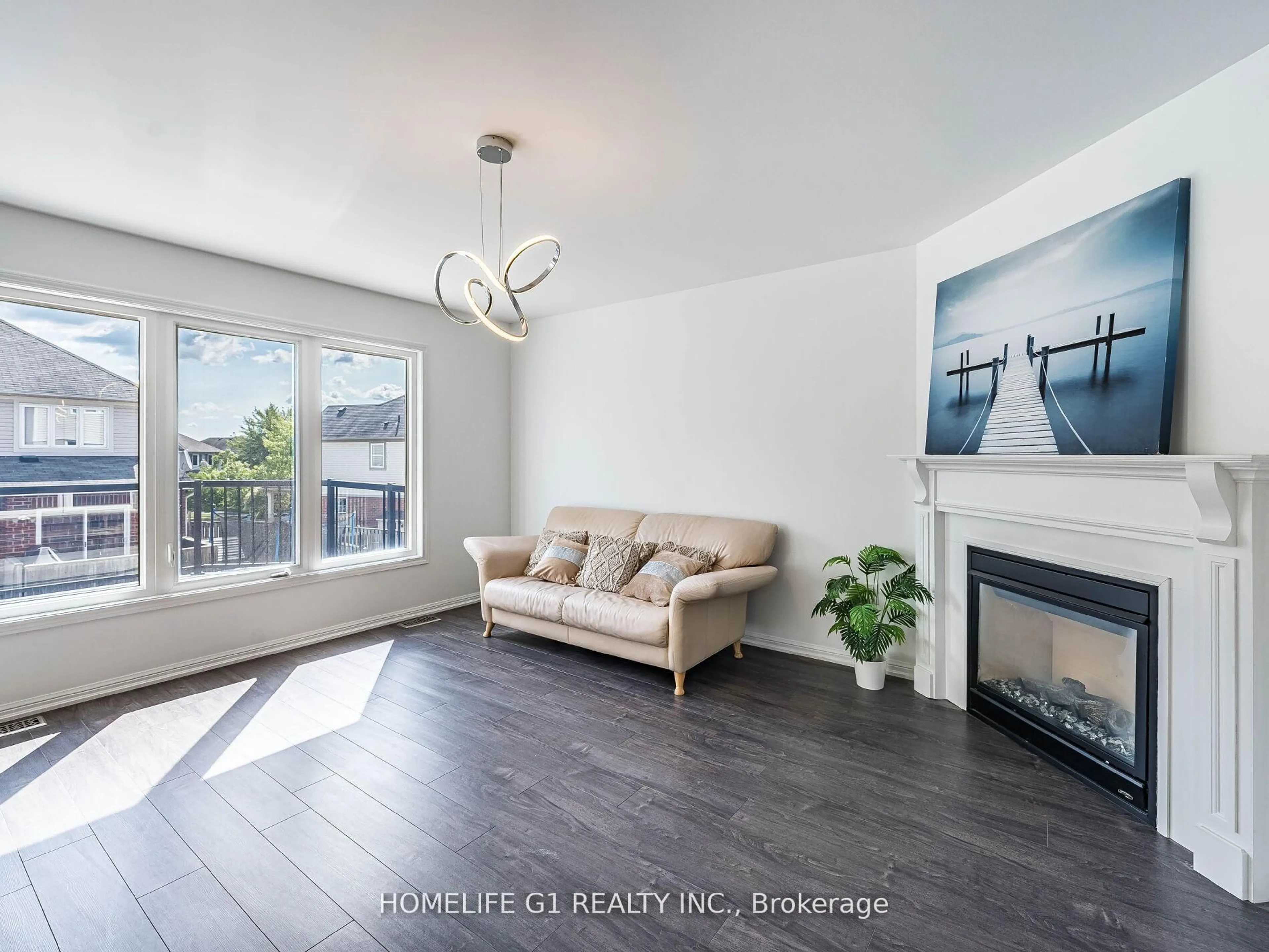 Living room with furniture, wood/laminate floor for 23 Davidson Dr, New Tecumseth Ontario L9R 0E4
