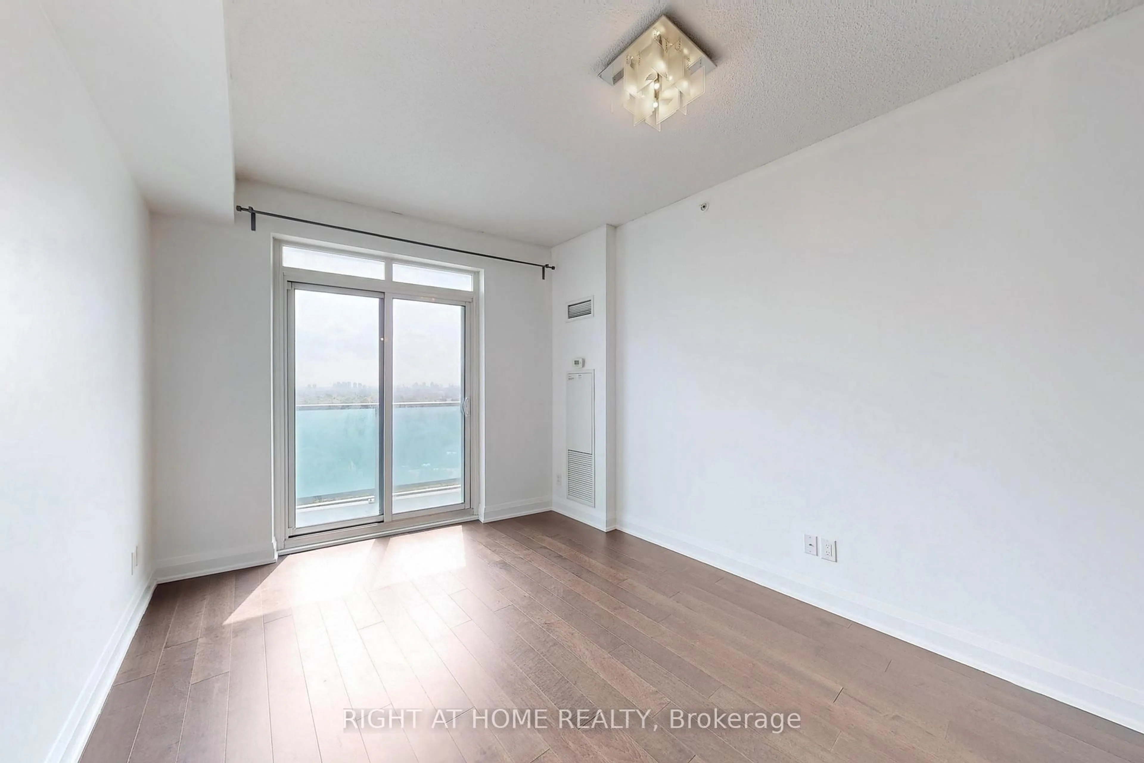 A pic of a room for 7161 Yonge St #1127, Markham Ontario L3T 0C8