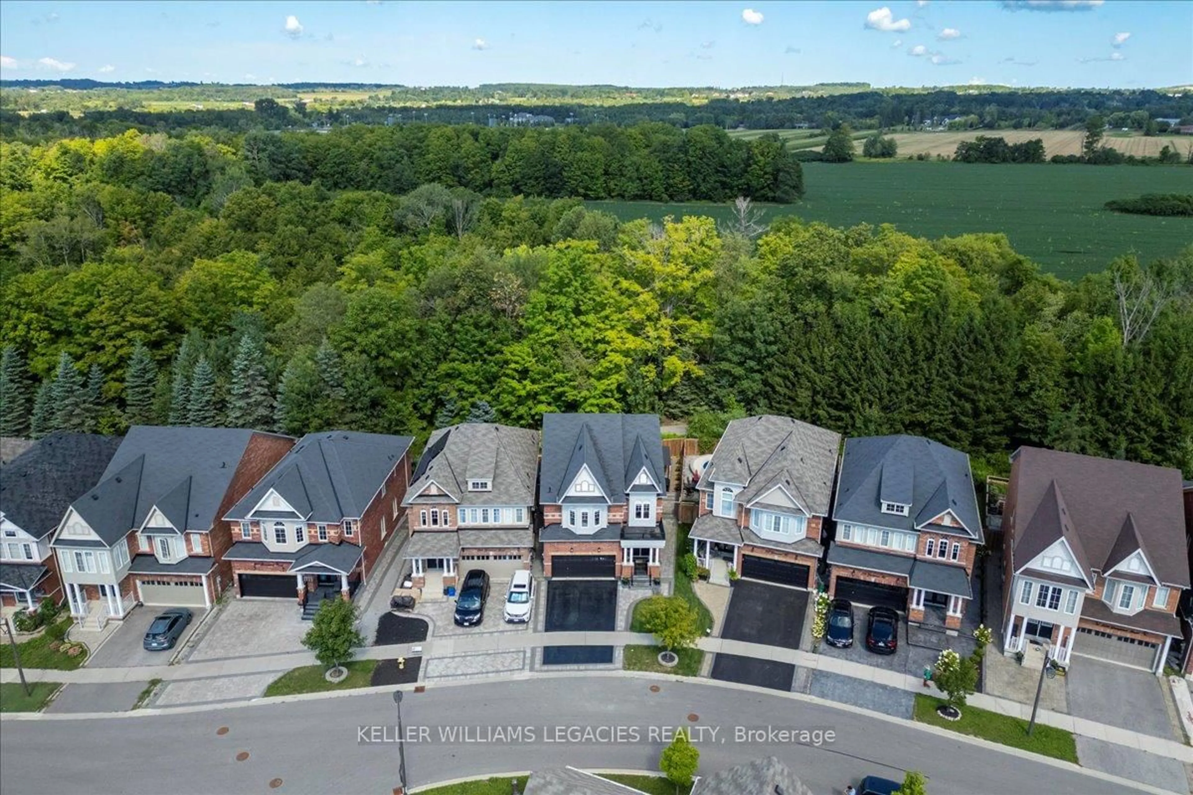 A pic from outside/outdoor area/front of a property/back of a property/a pic from drone, unknown for 208 Greenwood Rd, Whitchurch-Stouffville Ontario L4A 4N8