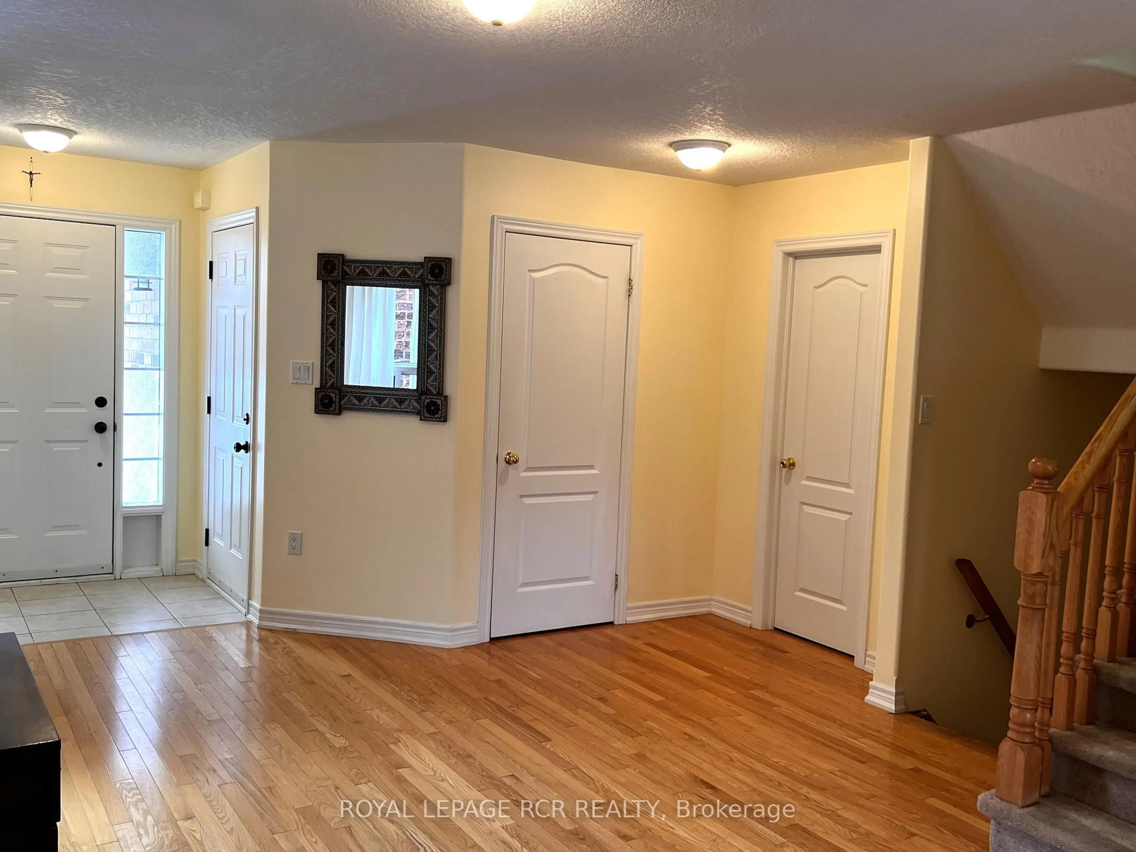 Indoor entryway for 45 Buchanan Dr, New Tecumseth Ontario L9R 0A2