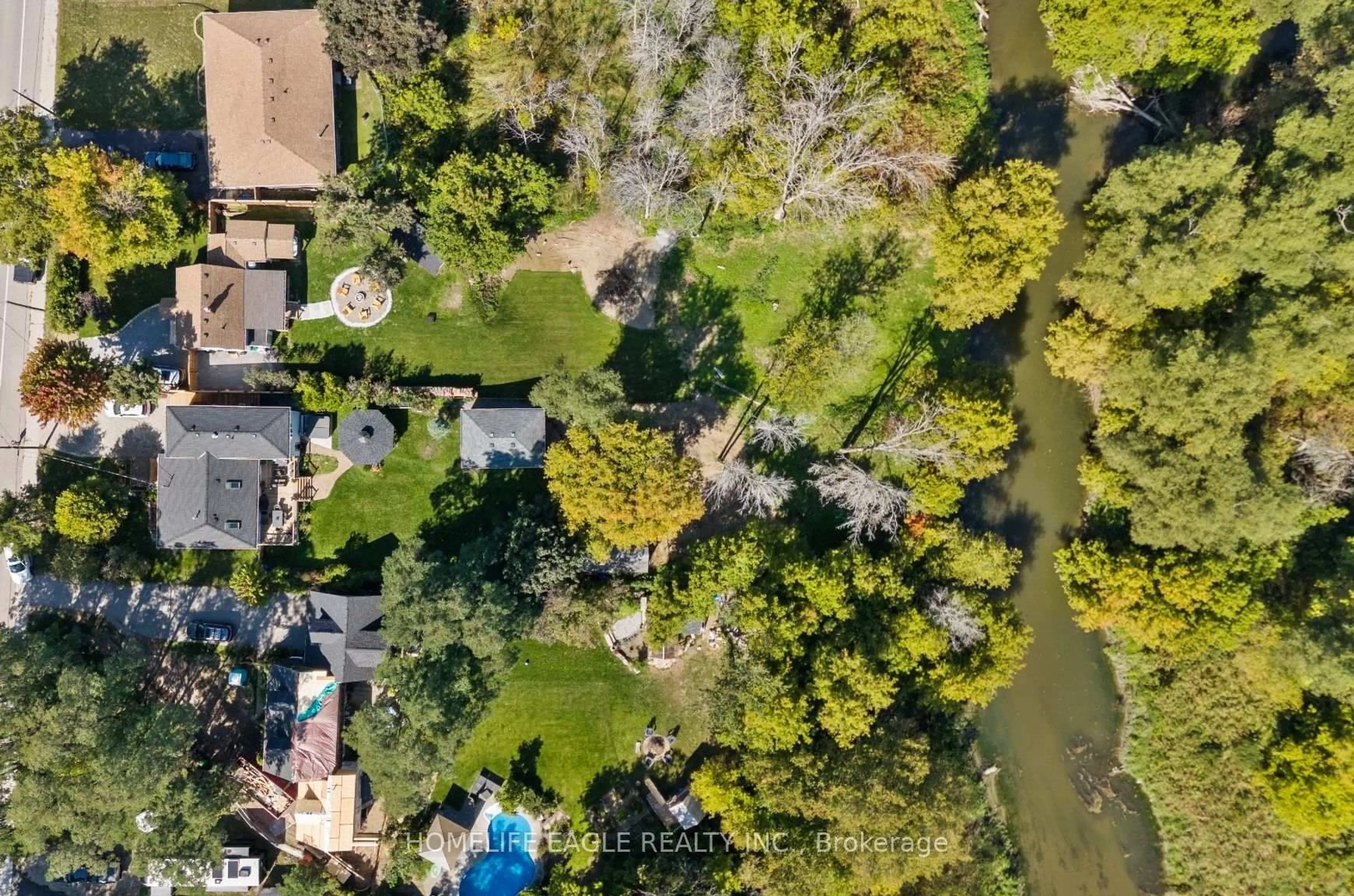 A pic from outside/outdoor area/front of a property/back of a property/a pic from drone, water/lake/river/ocean view for 17 Toll Rd, East Gwillimbury Ontario L9N 1G6