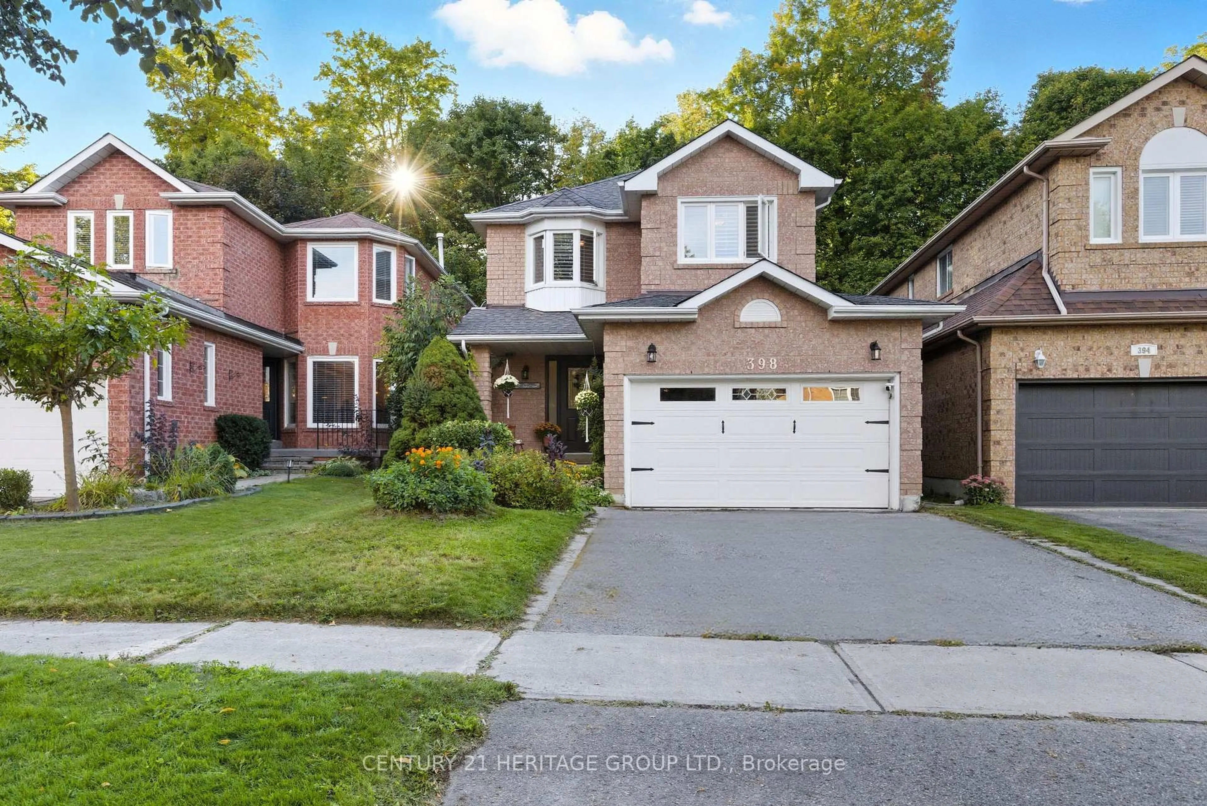 Home with brick exterior material, street for 398 Carruthers Ave, Newmarket Ontario L3X 2C1