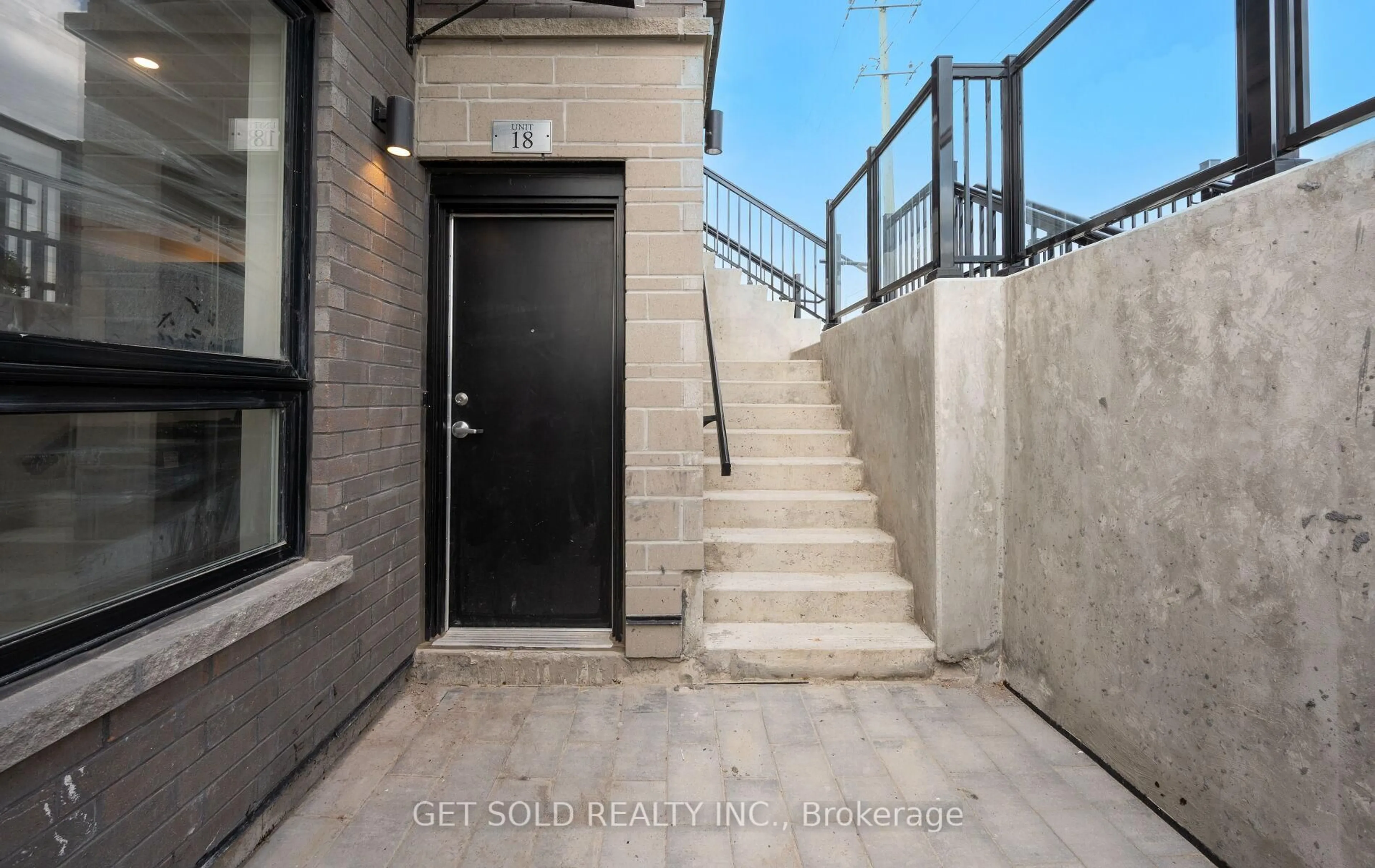 Stairs for 18 Lytham Green Circ #18, Newmarket Ontario L3Y 0H4