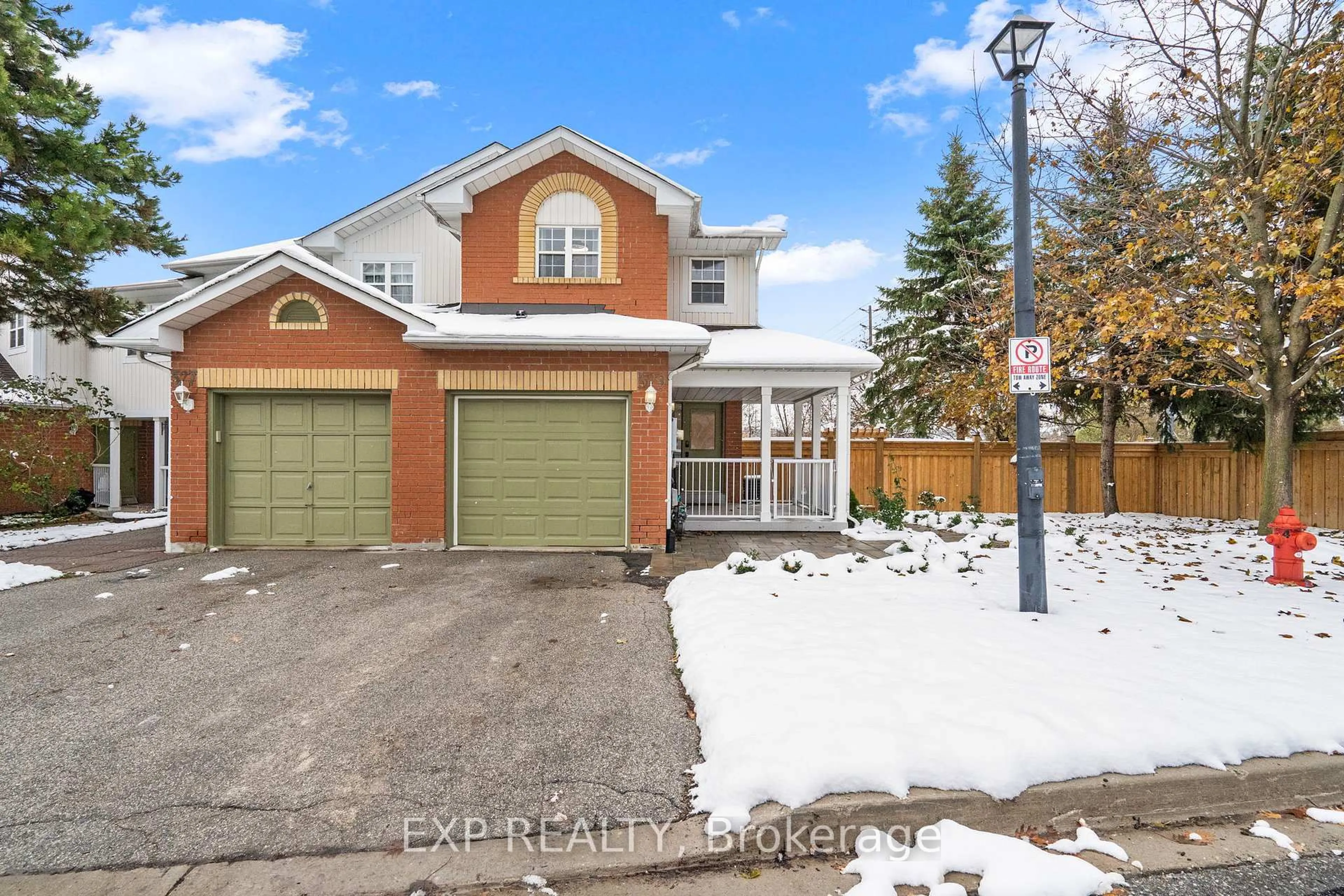 Home with brick exterior material, street for 529 Winkworth Crt, Newmarket Ontario L3Y 8R2