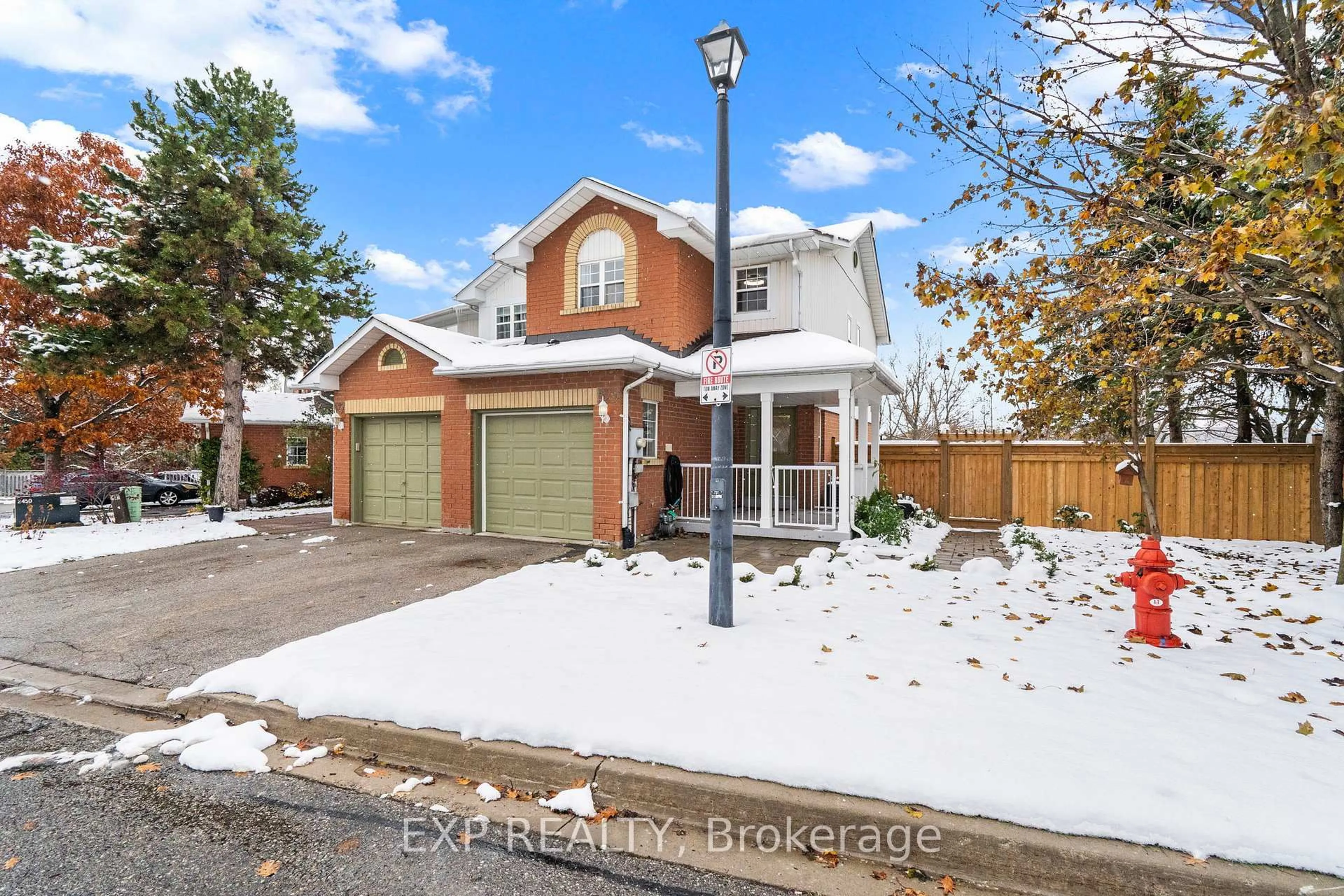 Home with brick exterior material, street for 529 Winkworth Crt, Newmarket Ontario L3Y 8R2