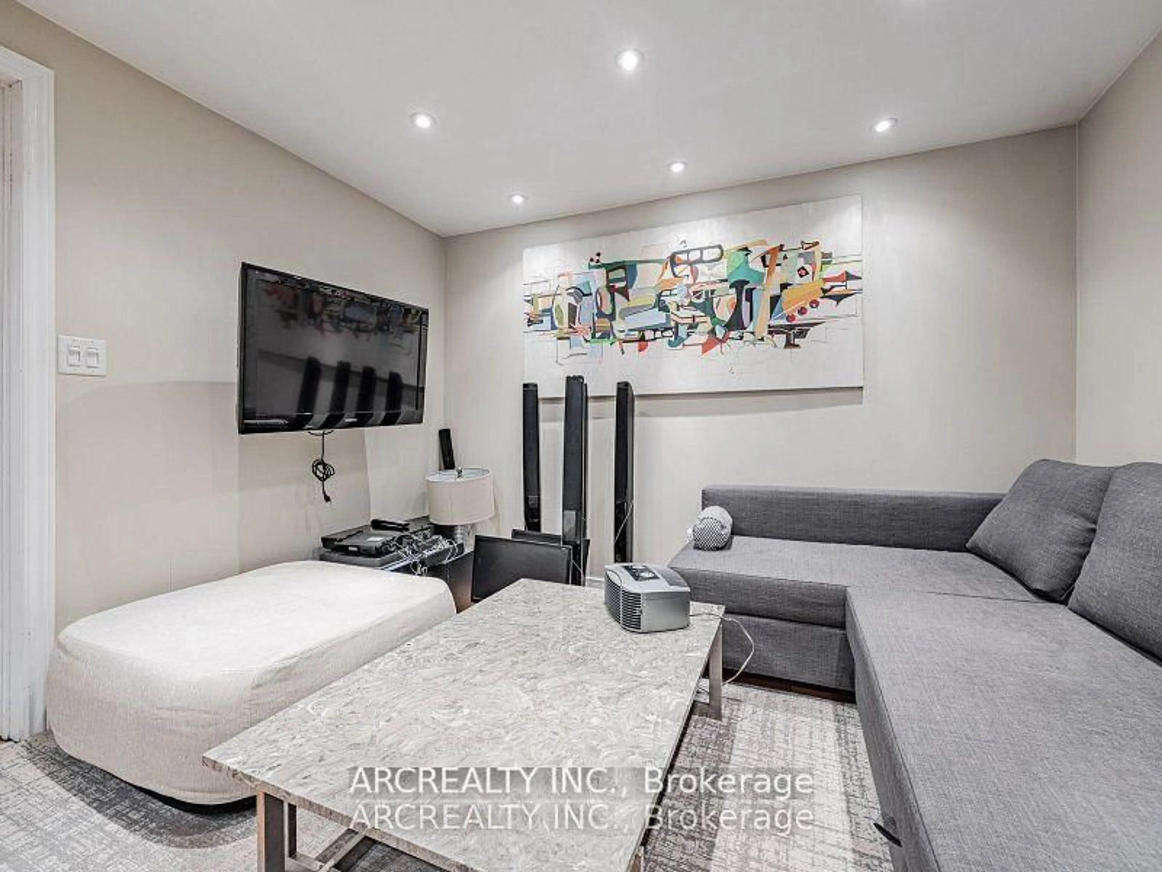 Living room with furniture, unknown for 49 White Blvd, Vaughan Ontario L4J 5Z4