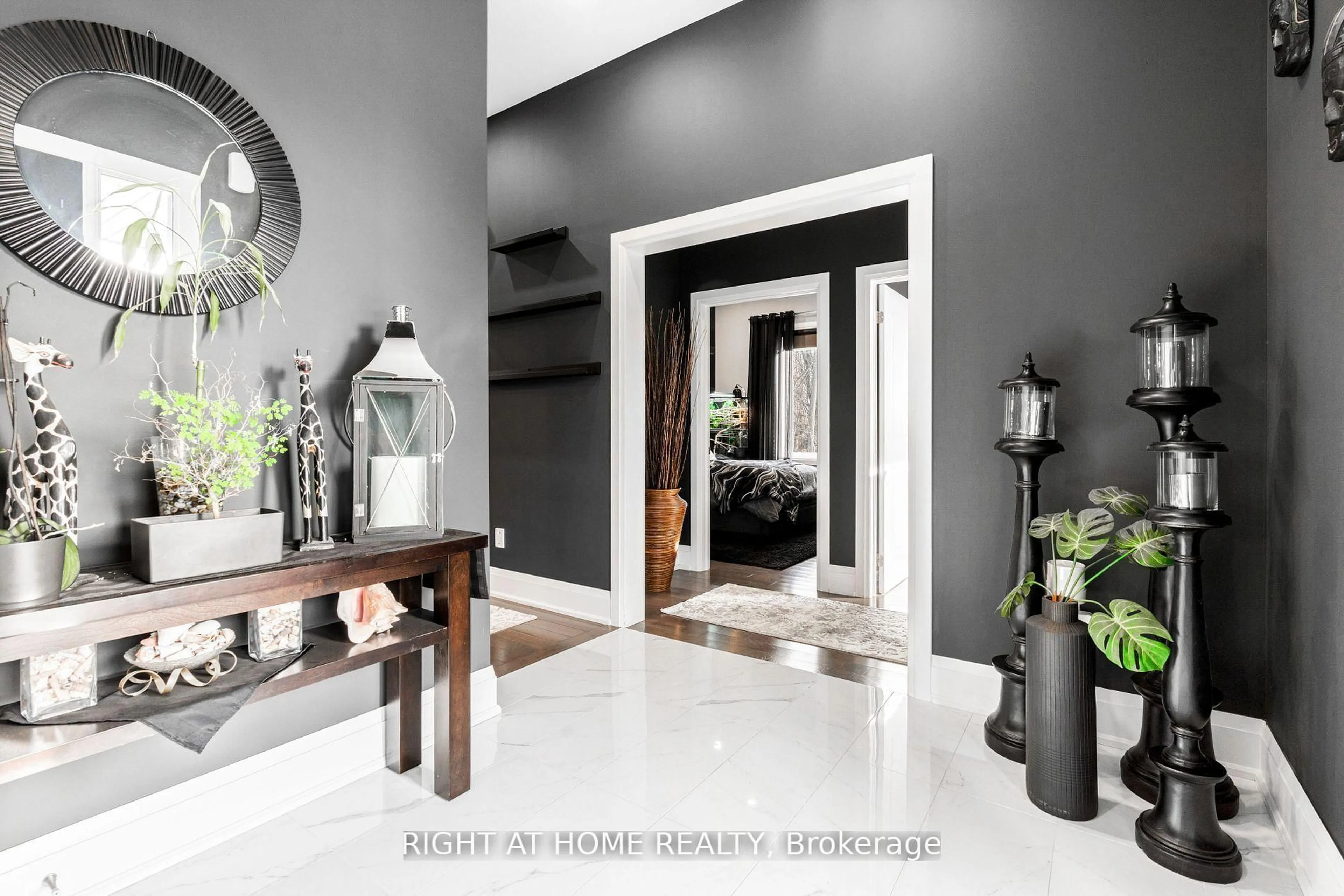 Indoor entryway for 993 Gilmore Ave, Innisfil Ontario L0L 1W0