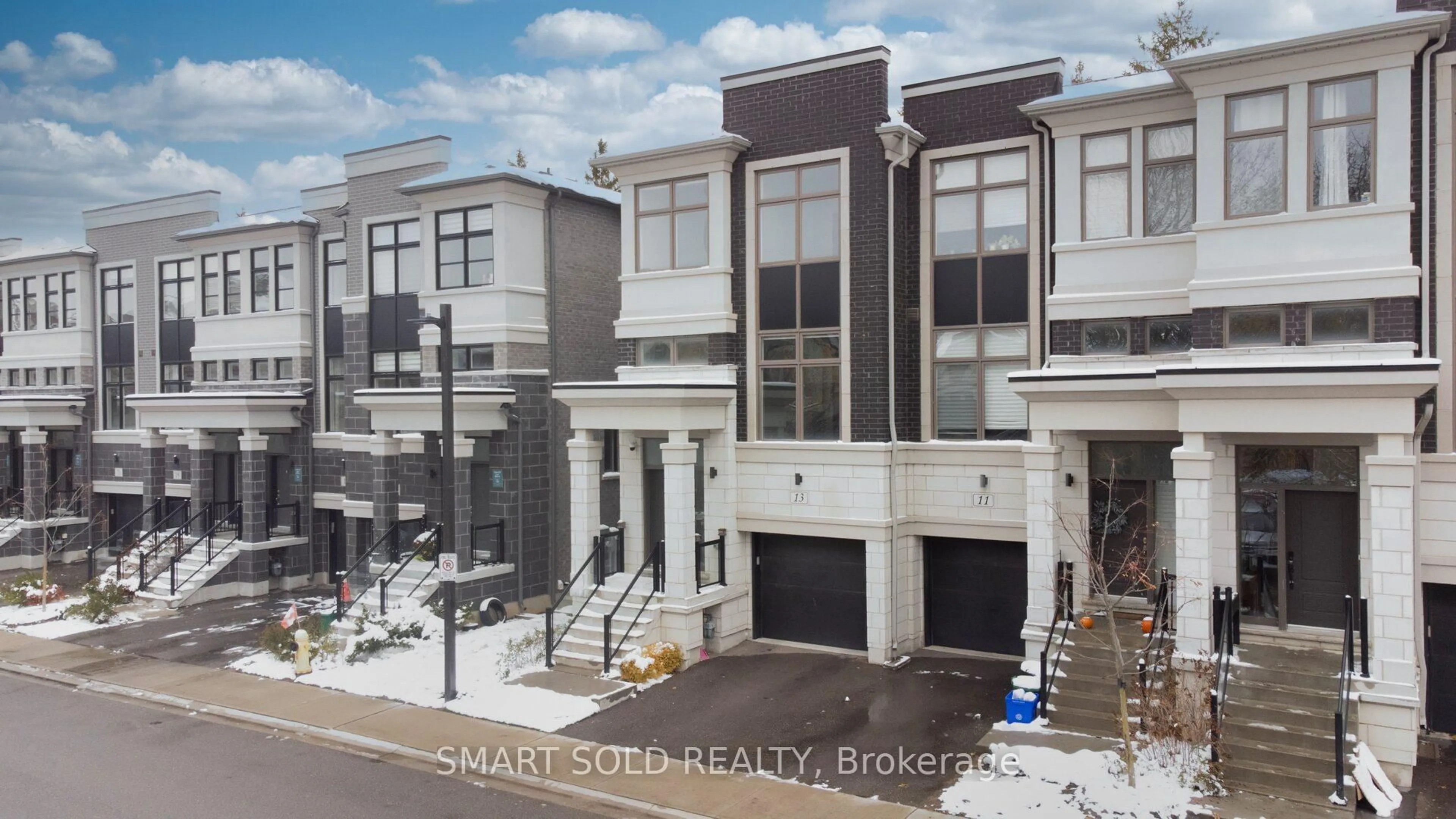 A pic from outside/outdoor area/front of a property/back of a property/a pic from drone, street for 13 Armillo Pl, Markham Ontario L6E 0V4