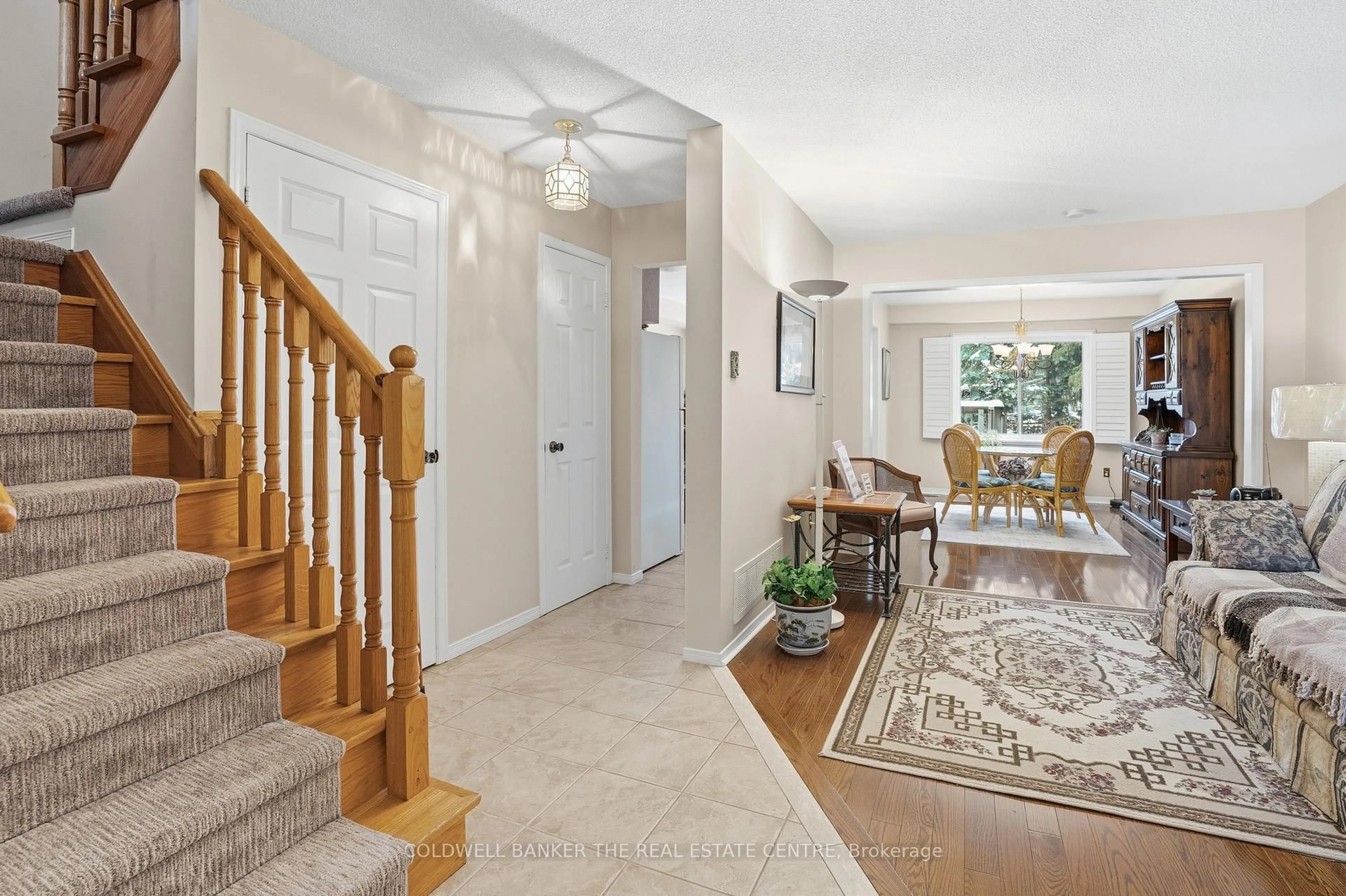 Indoor entryway for 796 Shanahan Blvd, Newmarket Ontario L3X 1P9