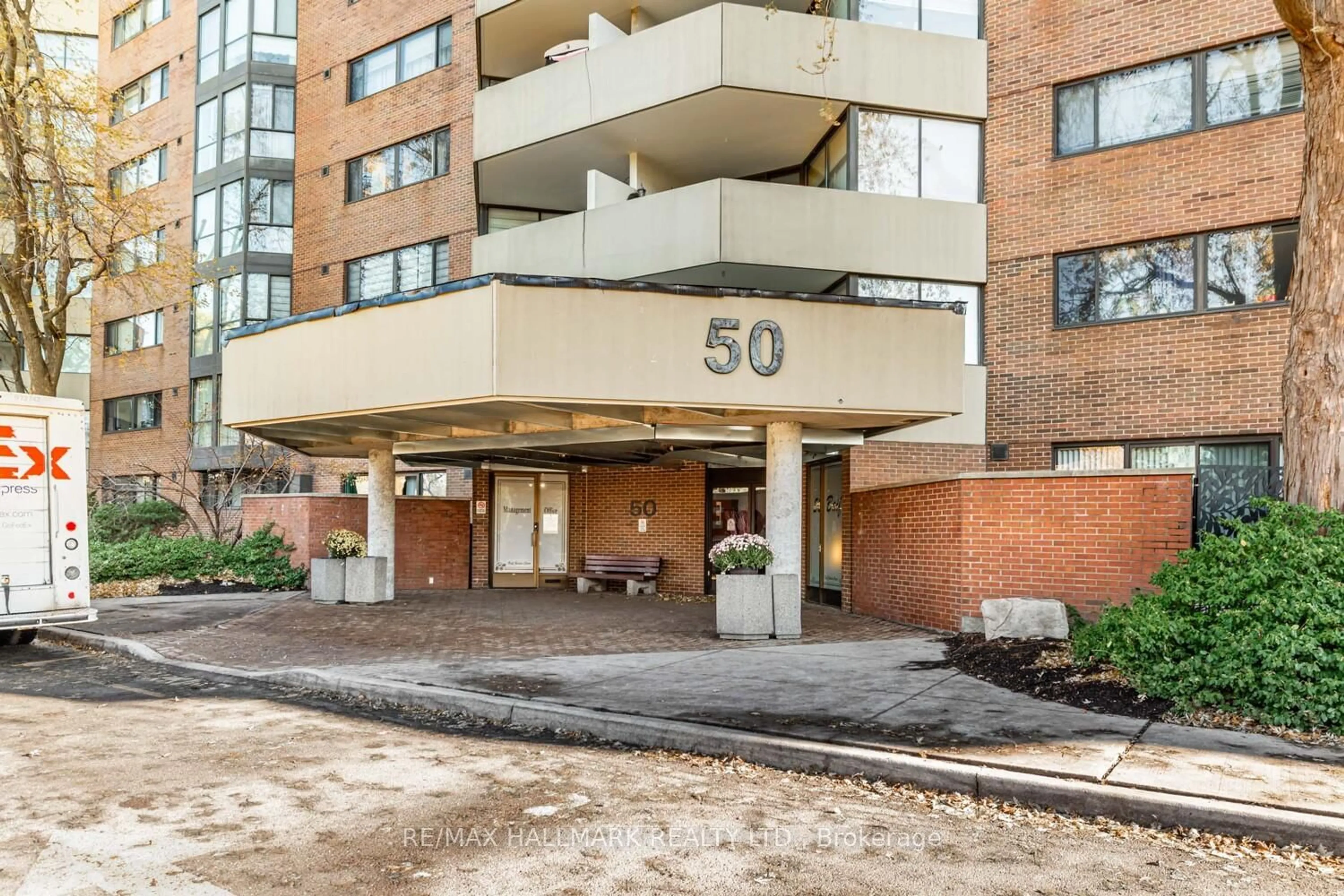 Indoor foyer for 50 Baif Blvd #207, Richmond Hill Ontario L4C 5L1