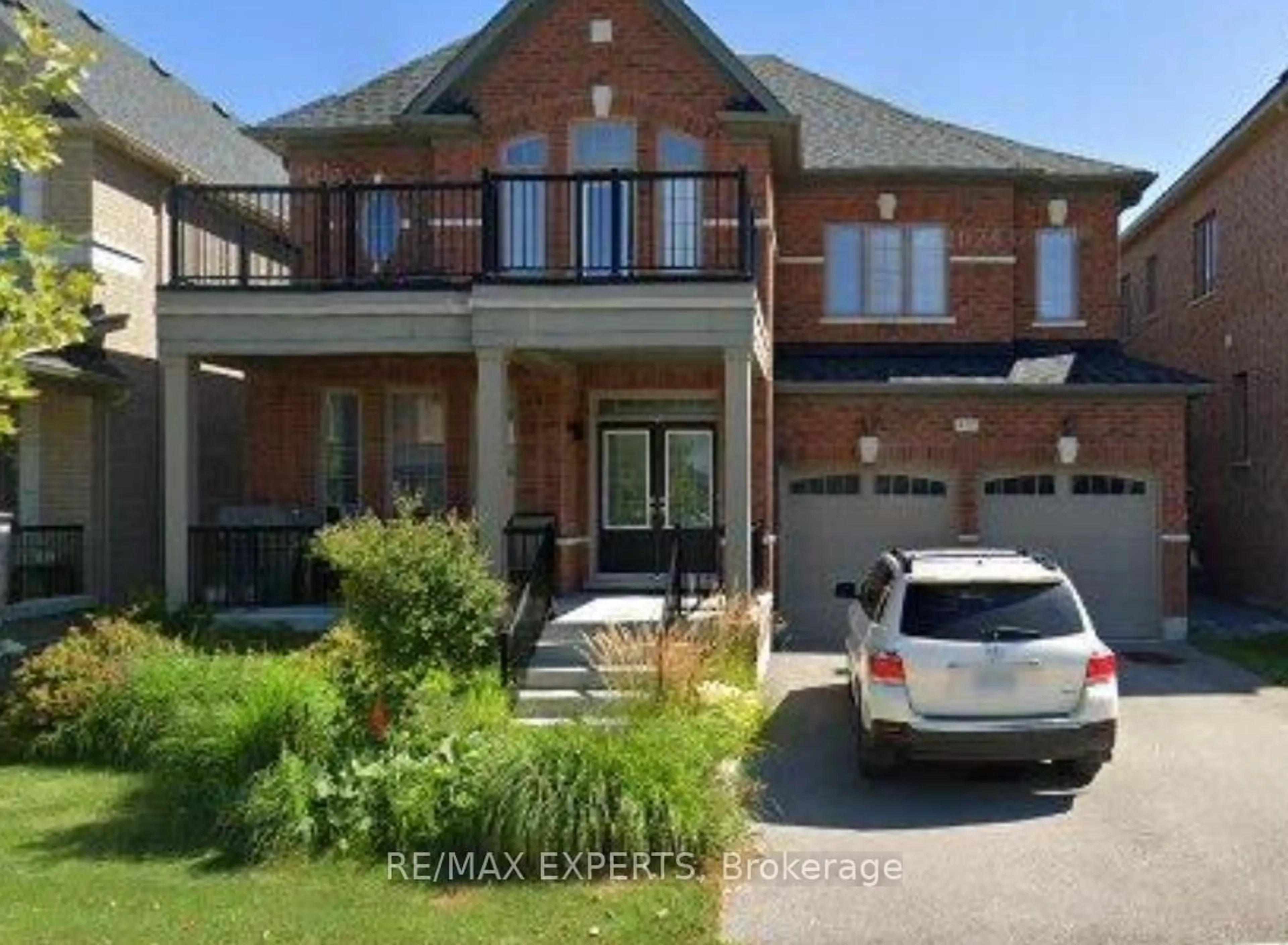 Home with brick exterior material, street for 152 FRANK KELLY Dr, East Gwillimbury Ontario L3Z 1X7