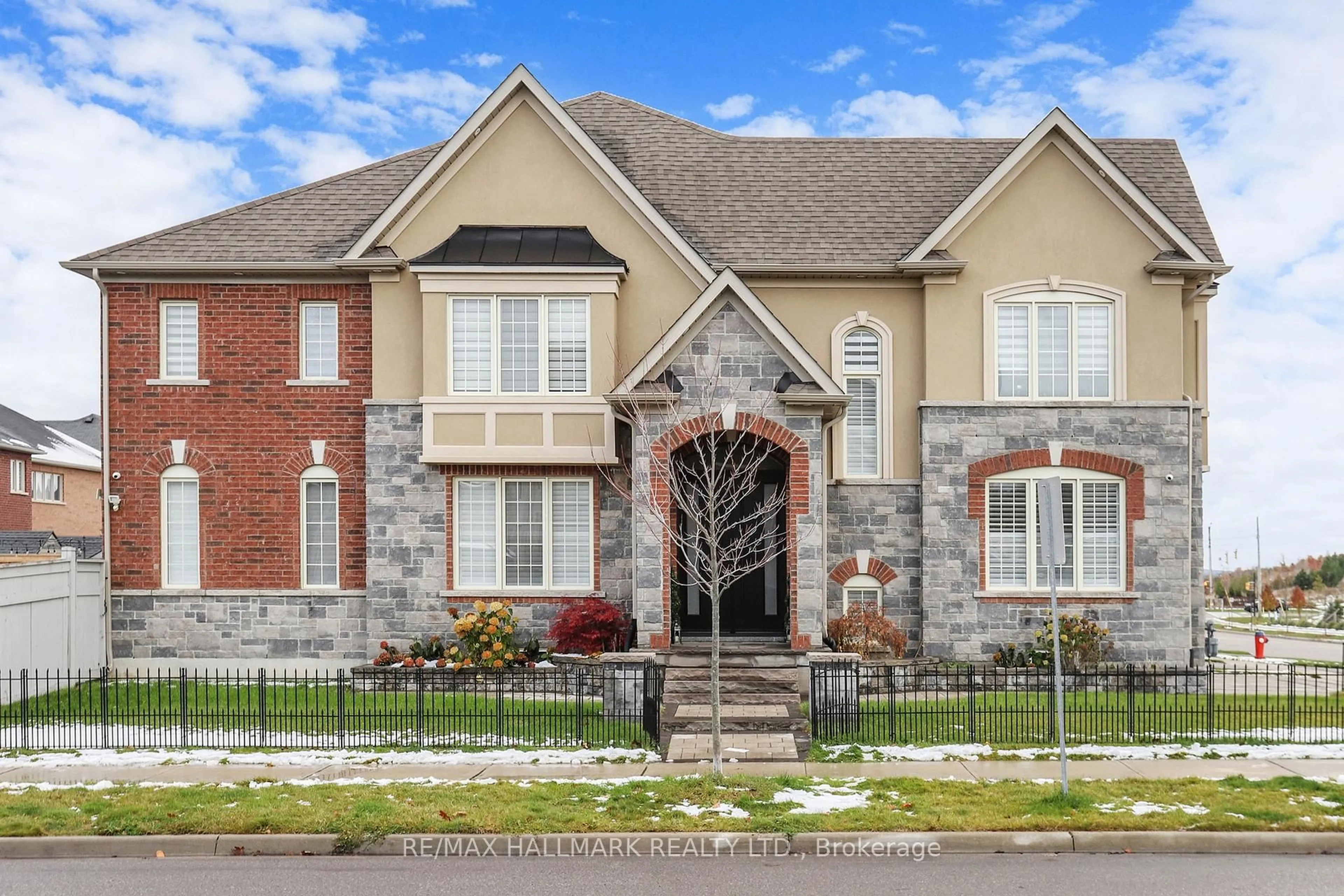 Home with brick exterior material, street for 1009 Langford Blvd, Bradford West Gwillimbury Ontario L3Z 4K9
