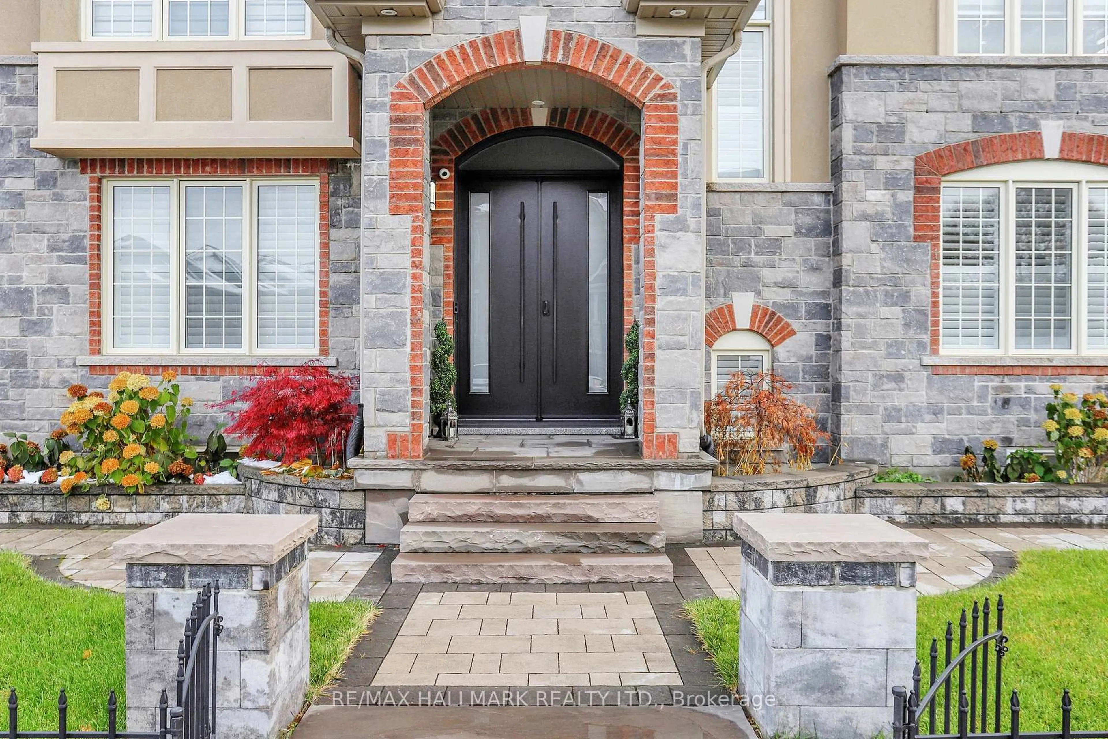 Indoor entryway for 1009 Langford Blvd, Bradford West Gwillimbury Ontario L3Z 4K9
