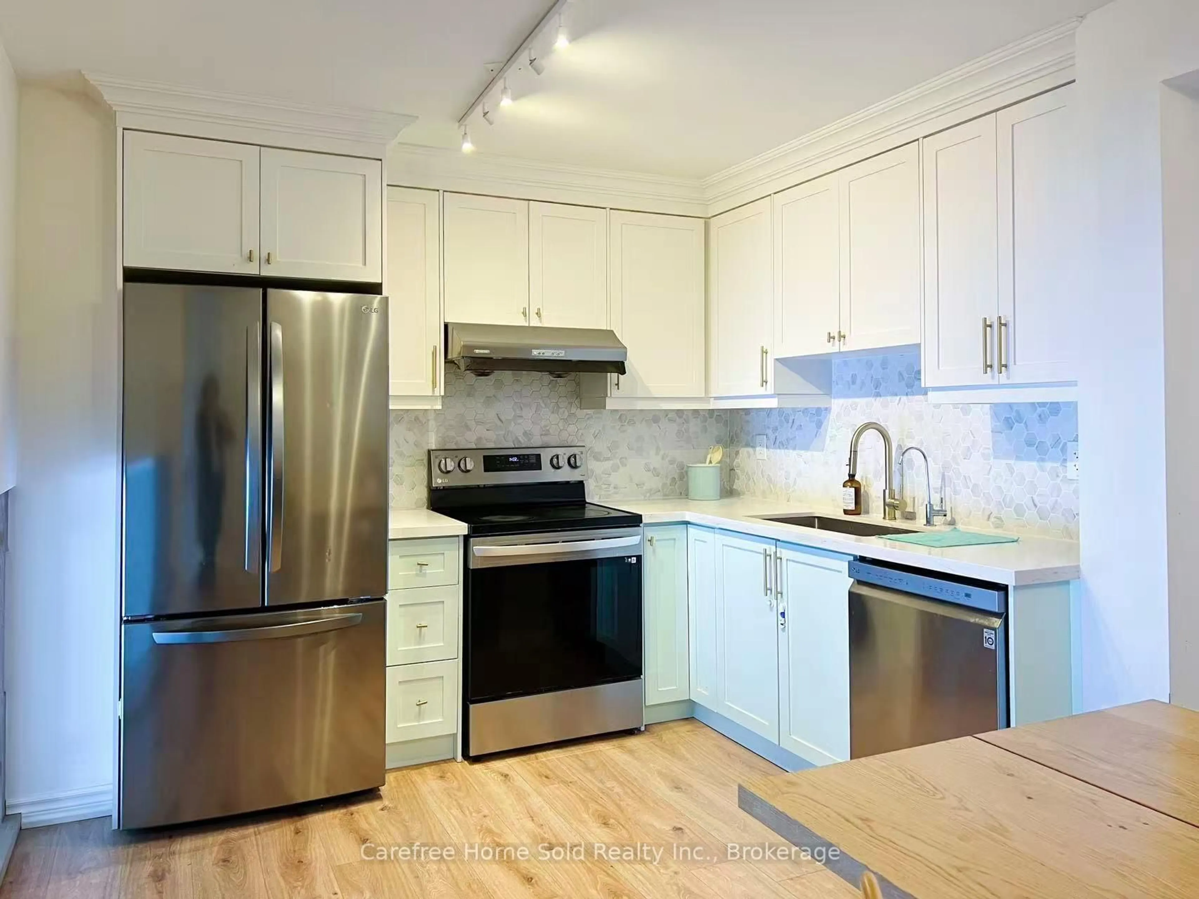 Unknown for 207 Milestone Cres, Aurora Ontario L4G 3M2