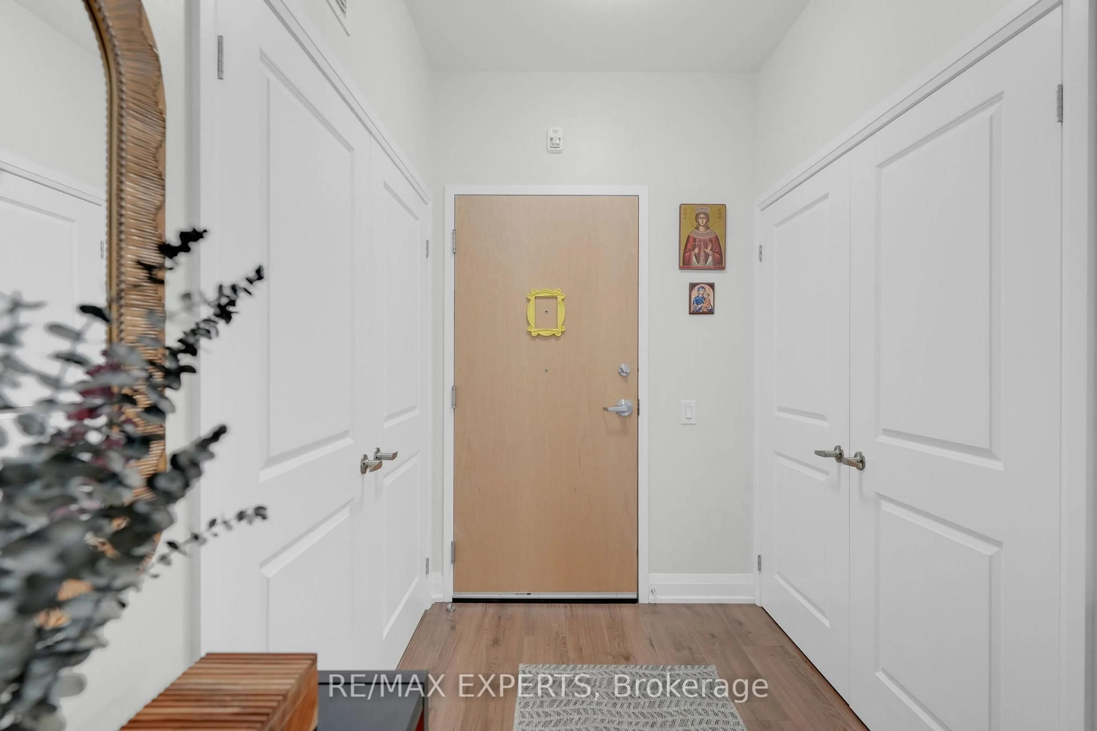 Indoor entryway for 64 Queen St #205, New Tecumseth Ontario L0G 1W0