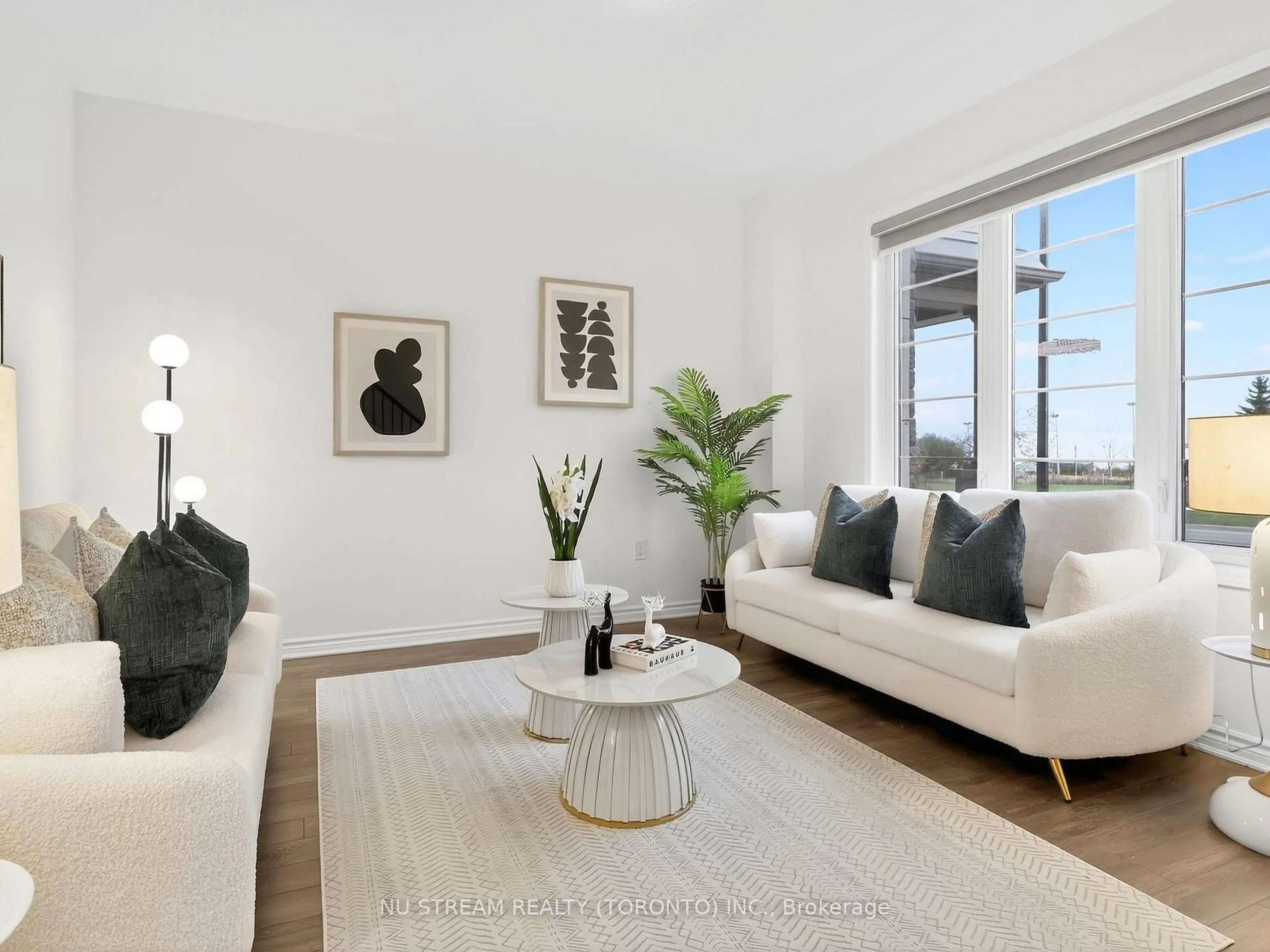 Living room with furniture, unknown for 38 WILLIAM F.BELL Pkwy, Richmond Hill Ontario L4S 0K1