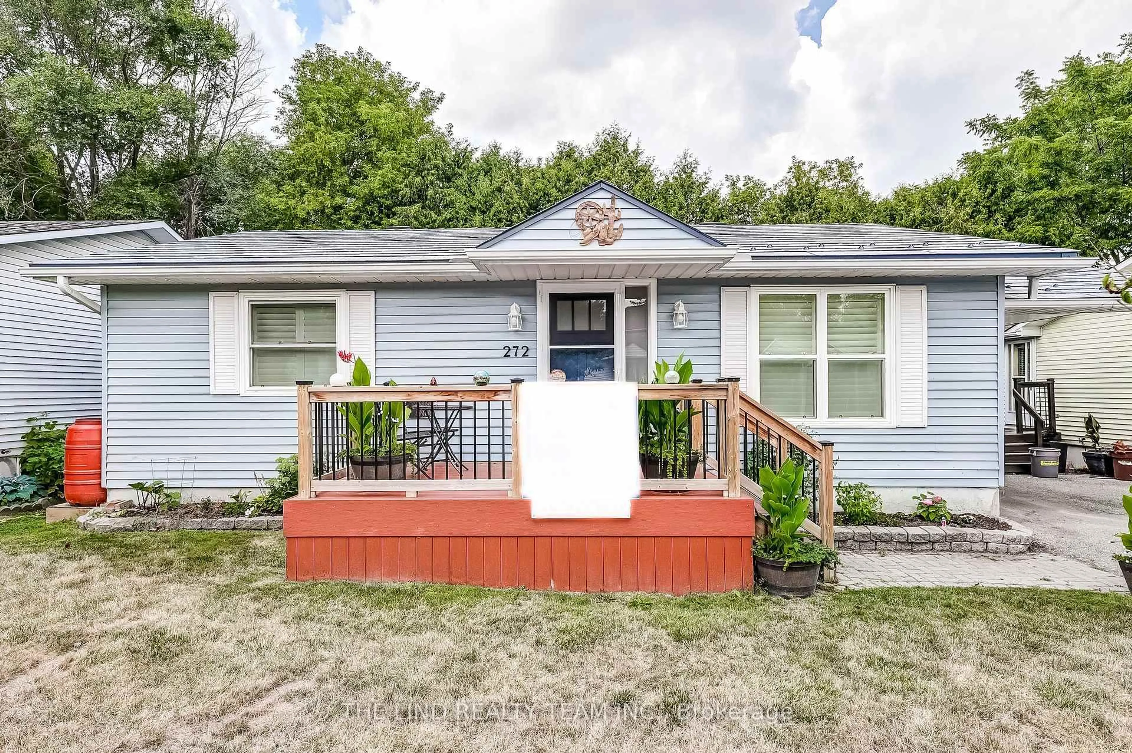 Home with vinyl exterior material, street for 272 Jeff Smith Crt, Newmarket Ontario L3Y 8C5