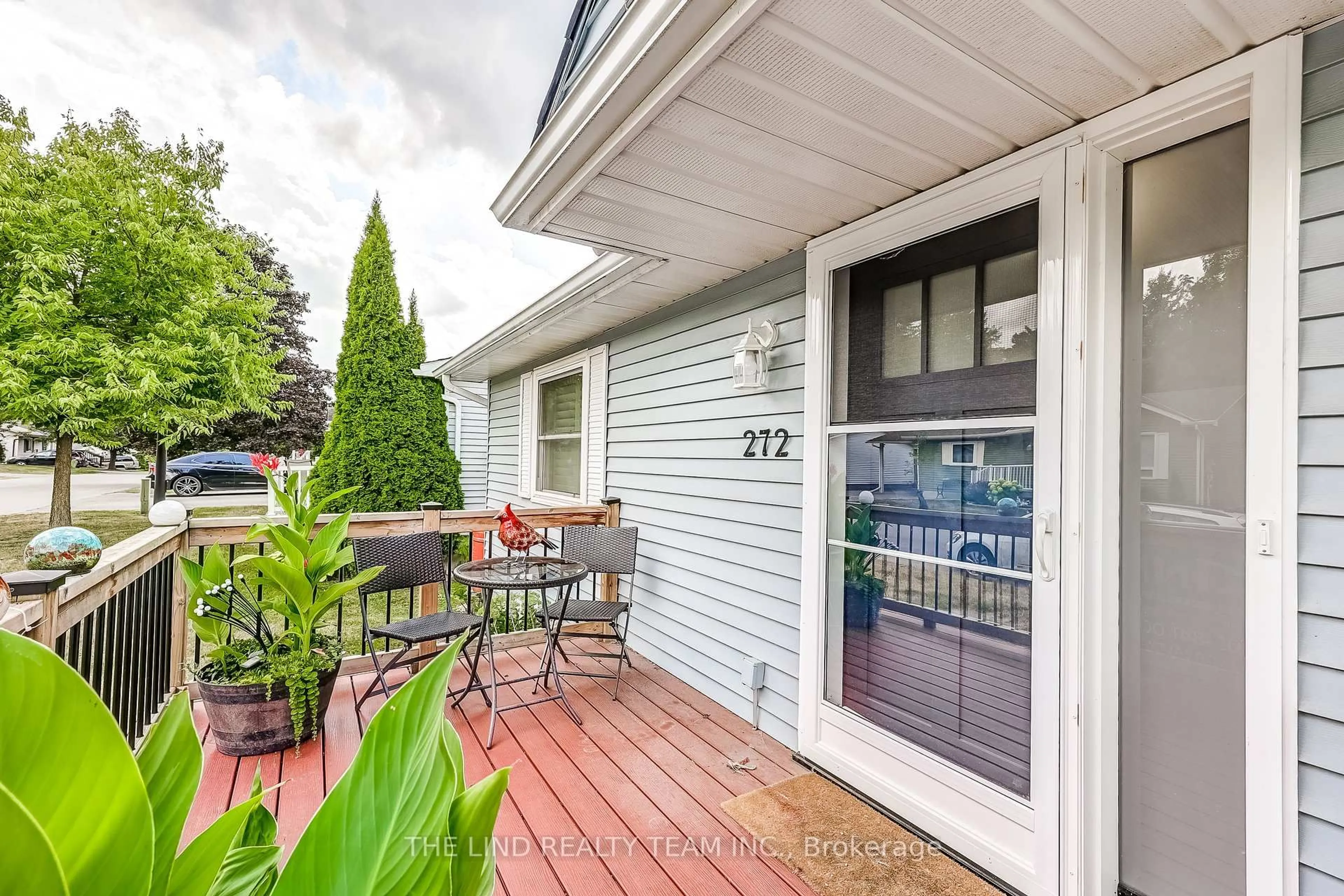 Patio, street for 272 Jeff Smith Crt, Newmarket Ontario L3Y 8C5