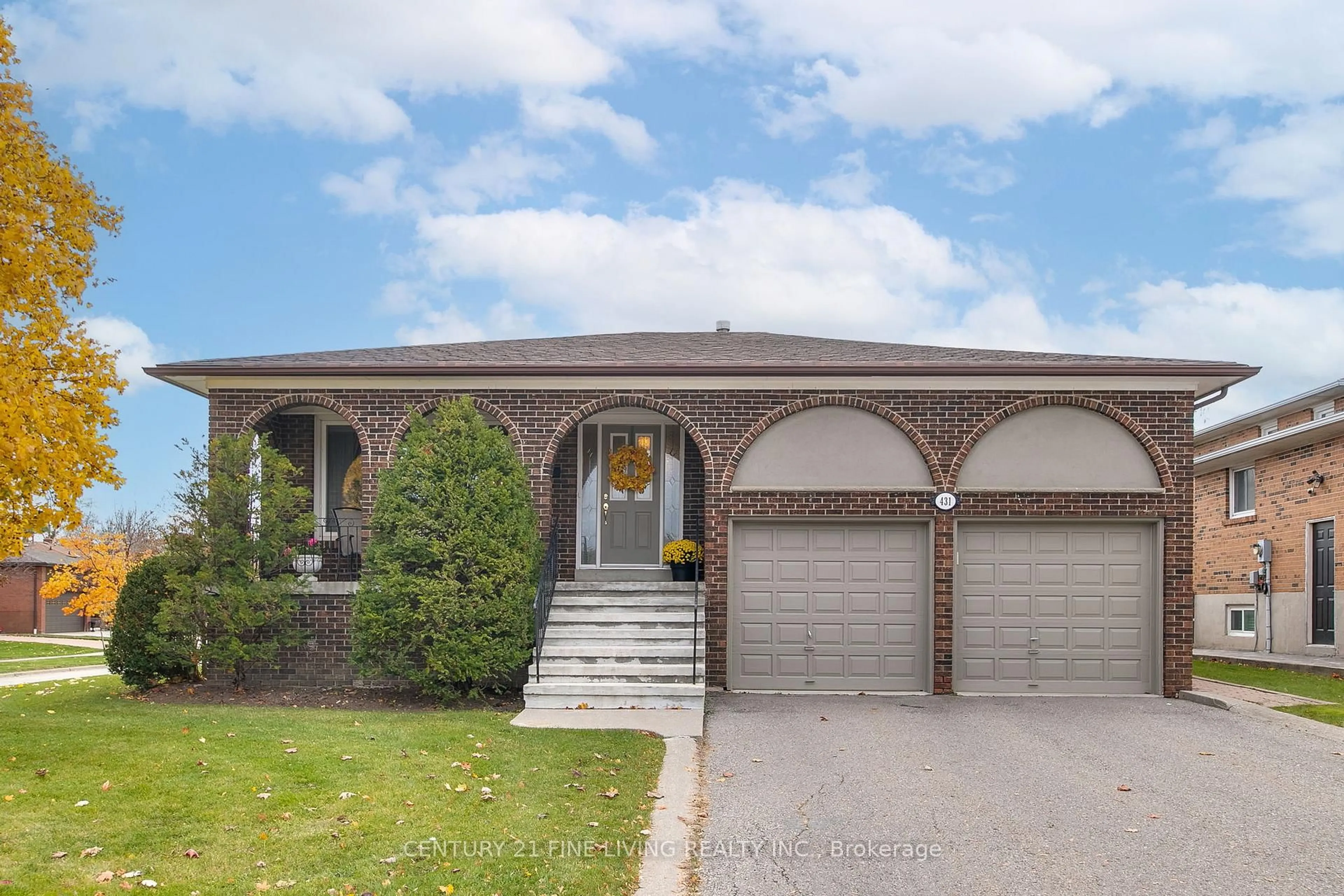 Home with brick exterior material, street for 431 Woodbridge Ave, Vaughan Ontario L4L 2T3