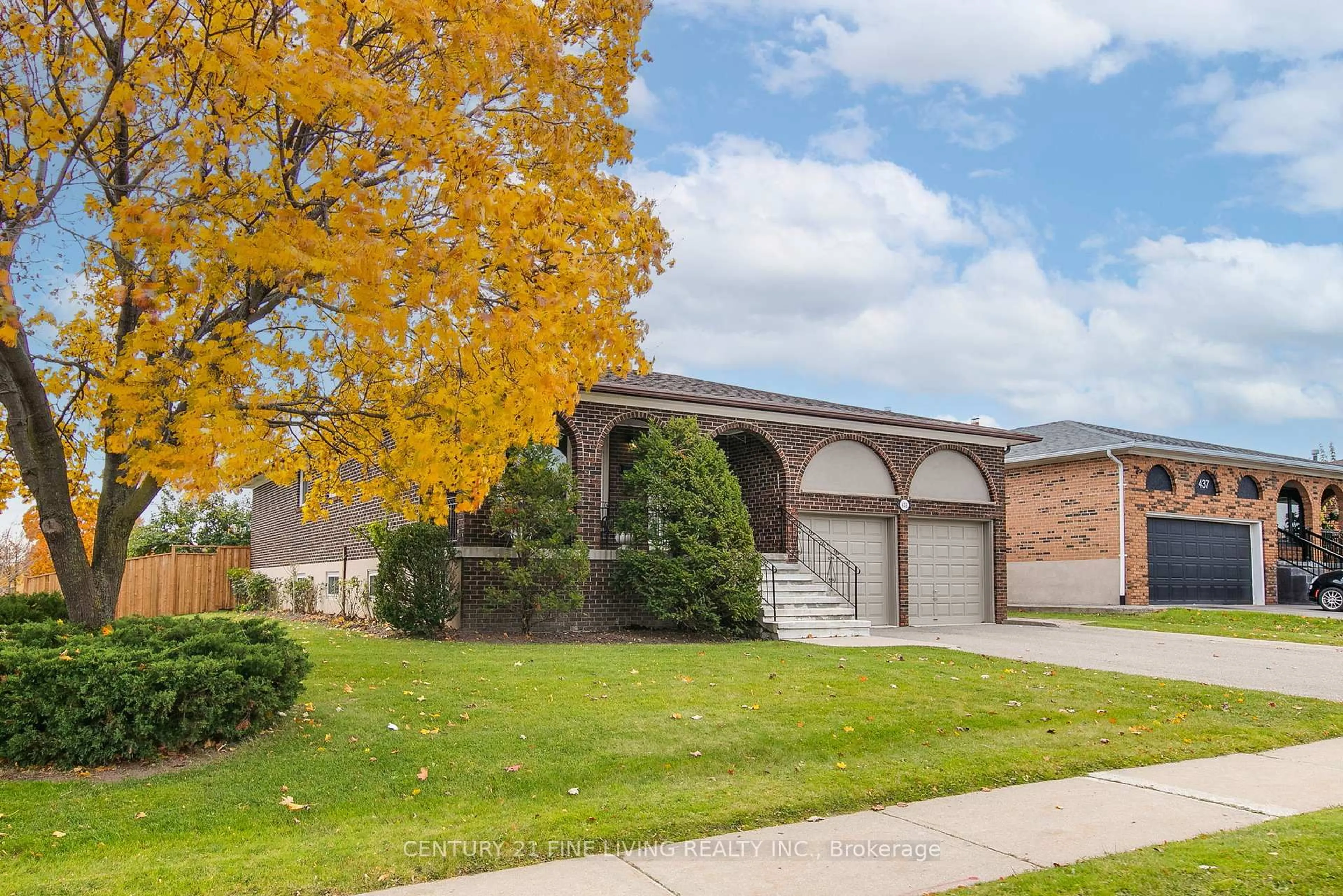 Home with brick exterior material, street for 431 Woodbridge Ave, Vaughan Ontario L4L 2T3