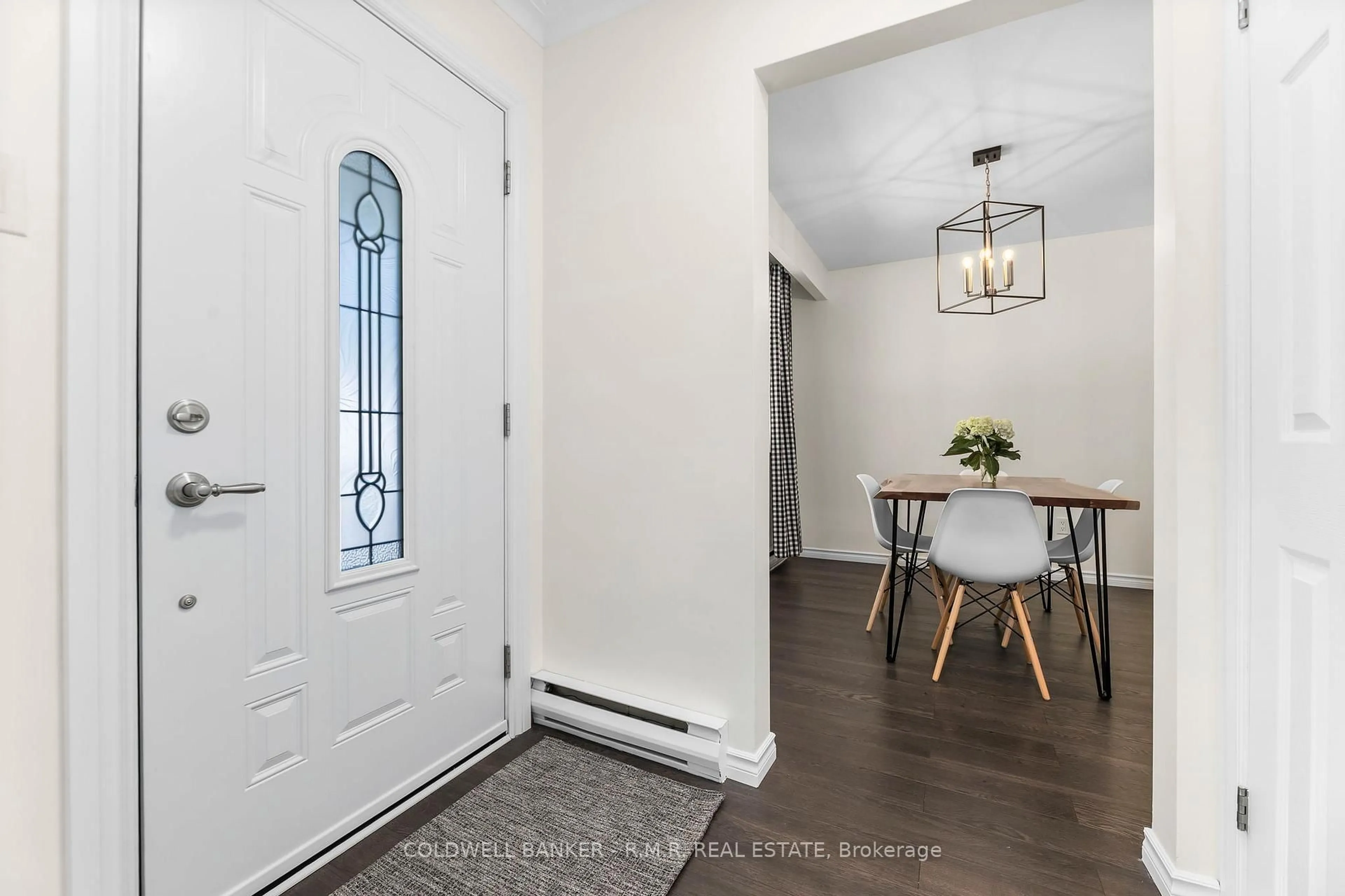 Indoor entryway for 42 Marietta St, Uxbridge Ontario L9P 1J5