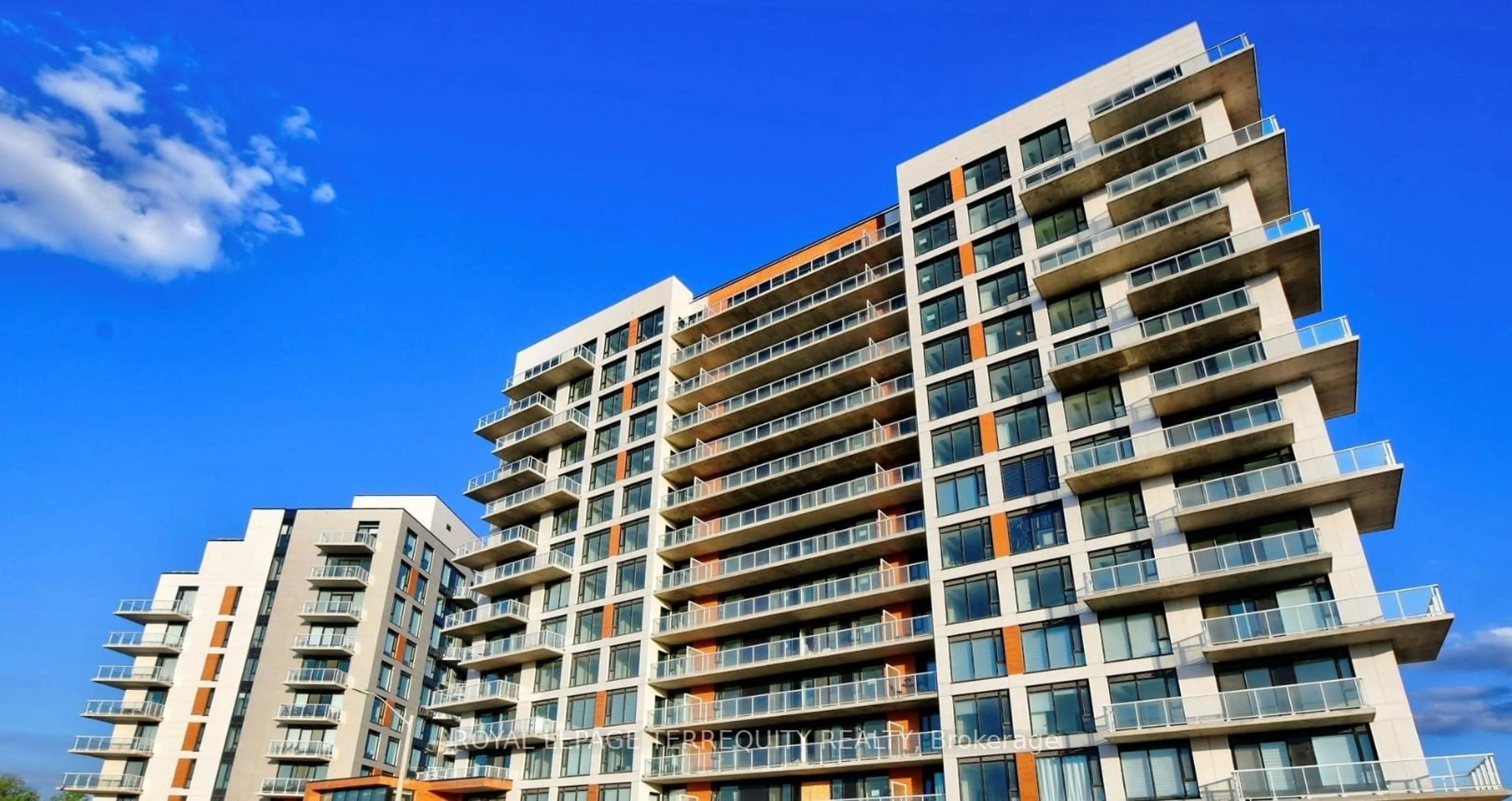 Home with vinyl exterior material, building for 2 David Eyer Rd #1025, Richmond Hill Ontario L4S 0N6