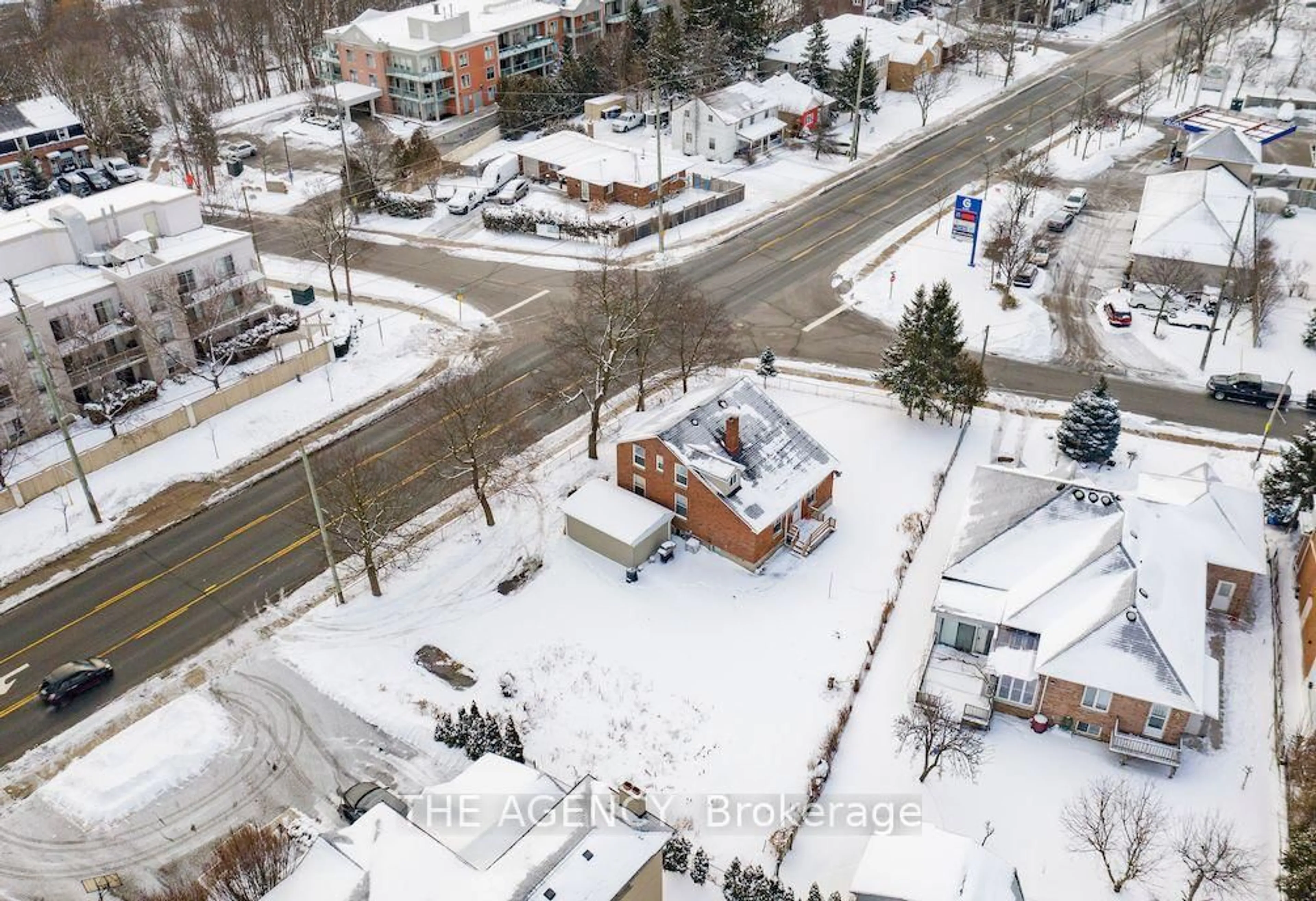 A pic from outside/outdoor area/front of a property/back of a property/a pic from drone, street for 8372 Islington Ave, Vaughan Ontario L4L 1X2
