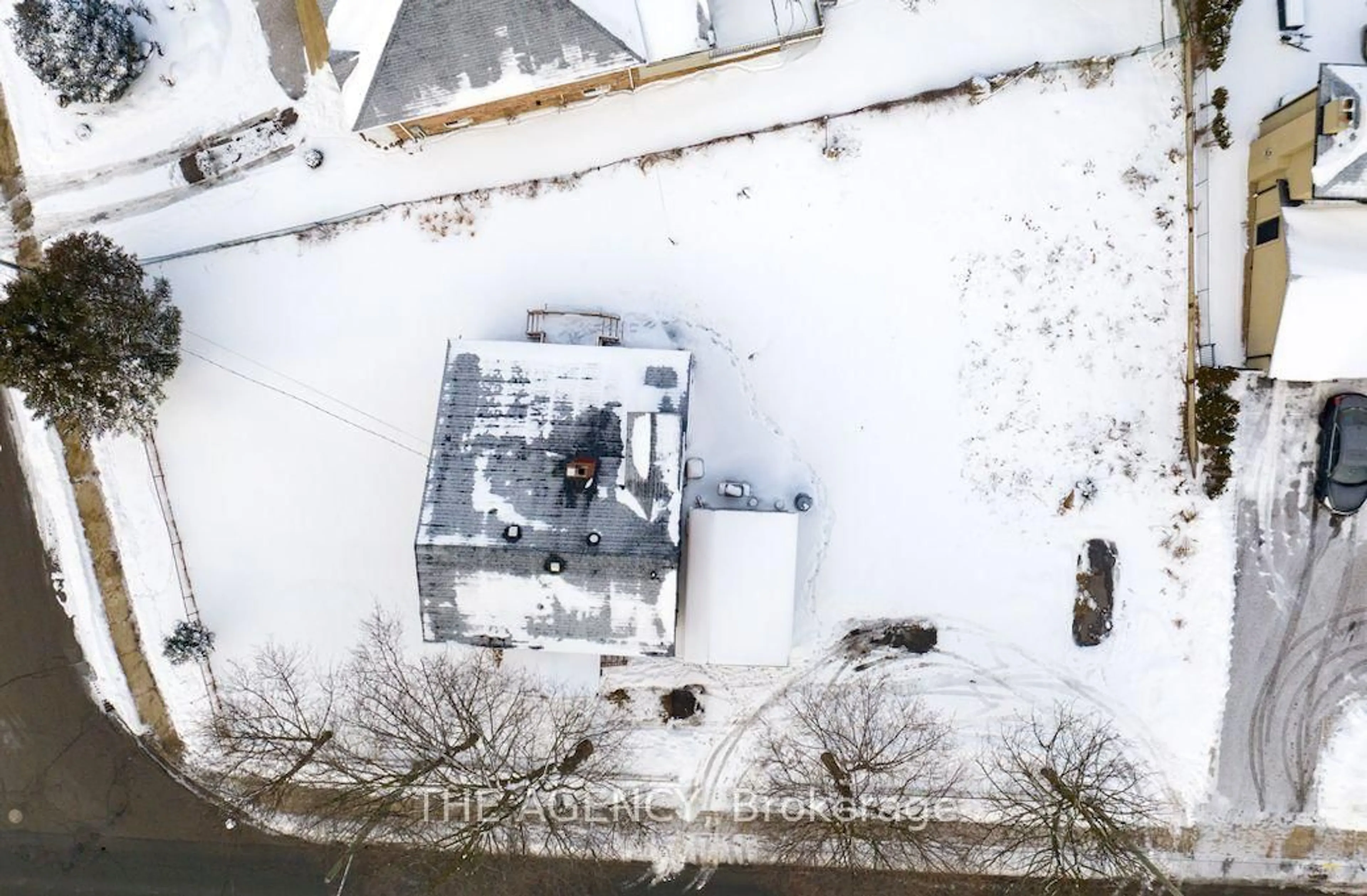 A pic from outside/outdoor area/front of a property/back of a property/a pic from drone, building for 8372 Islington Ave, Vaughan Ontario L4L 1X2