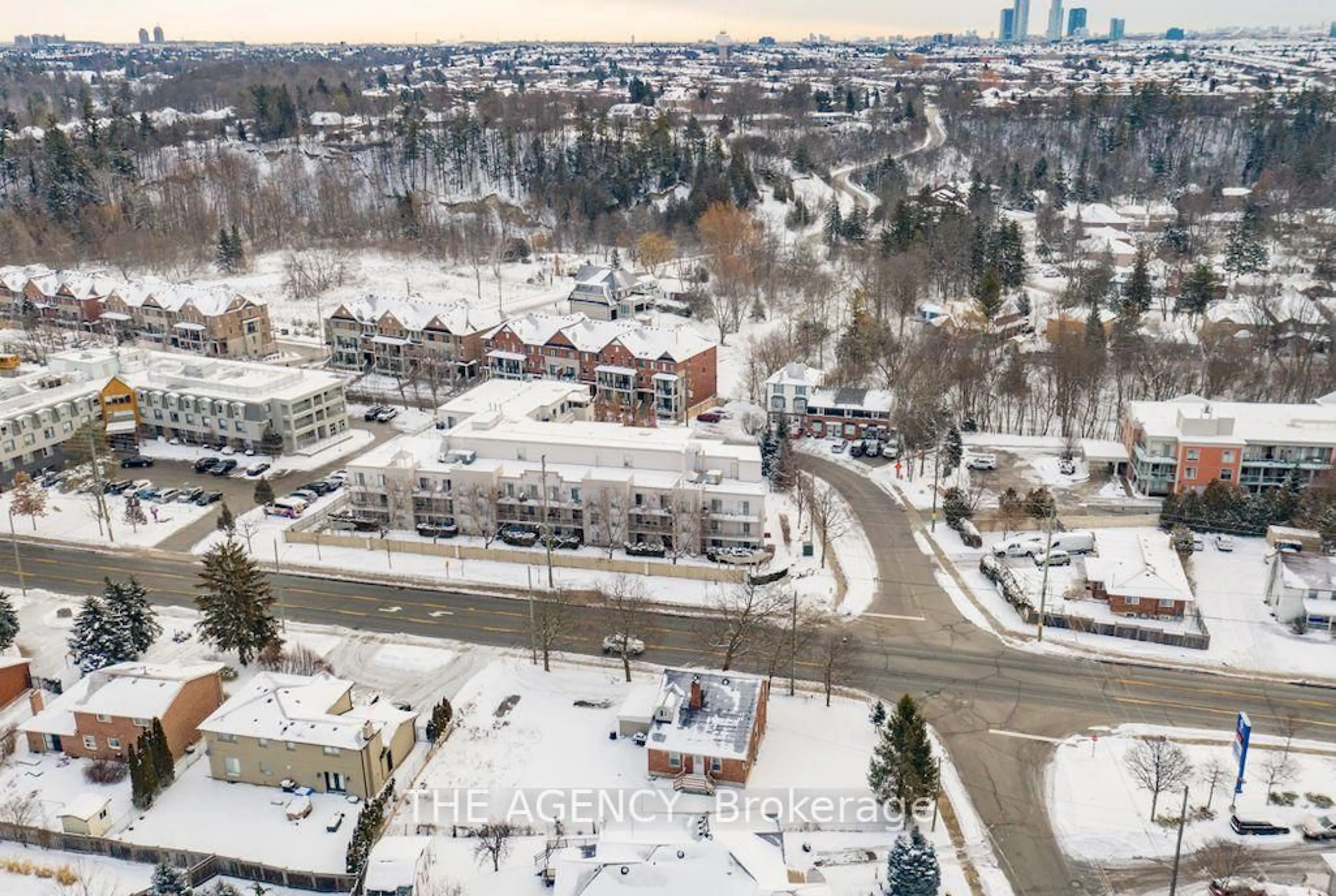 A pic from outside/outdoor area/front of a property/back of a property/a pic from drone, unknown for 8372 Islington Ave, Vaughan Ontario L4L 1X2
