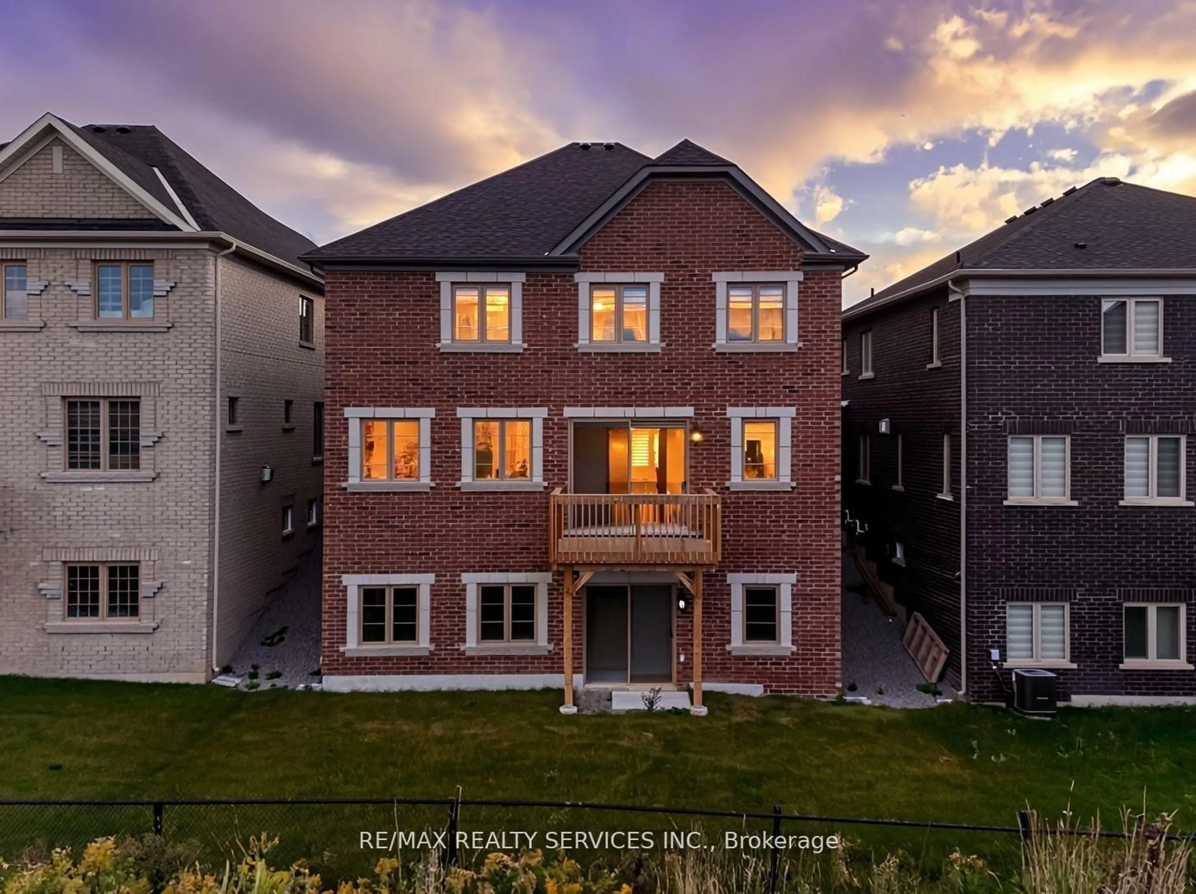 Home with brick exterior material, unknown for 52 Plank Rd, Bradford West Gwillimbury Ontario L3Z 4N3