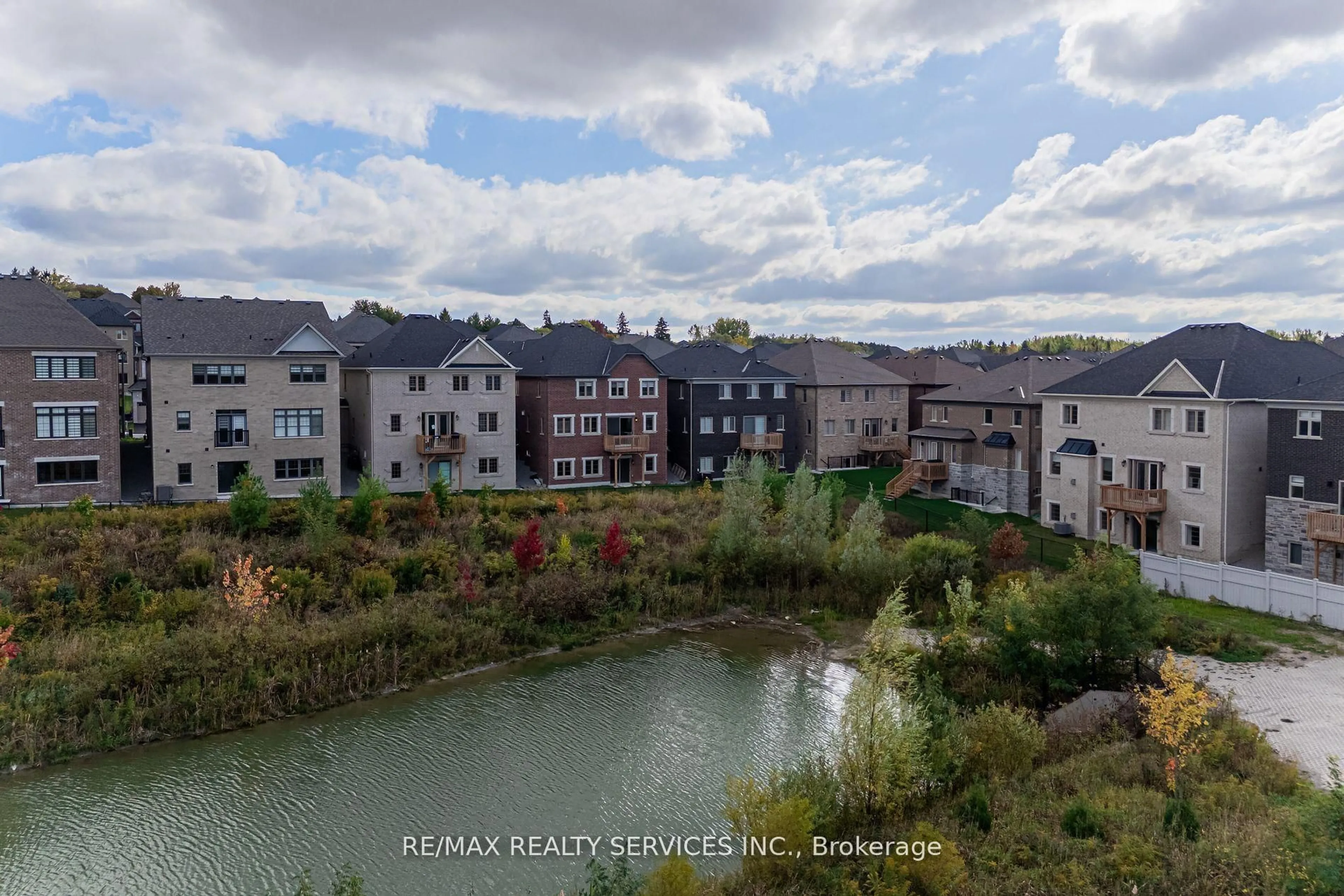 A pic from outside/outdoor area/front of a property/back of a property/a pic from drone, water/lake/river/ocean view for 52 Plank Rd, Bradford West Gwillimbury Ontario L3Z 4N3