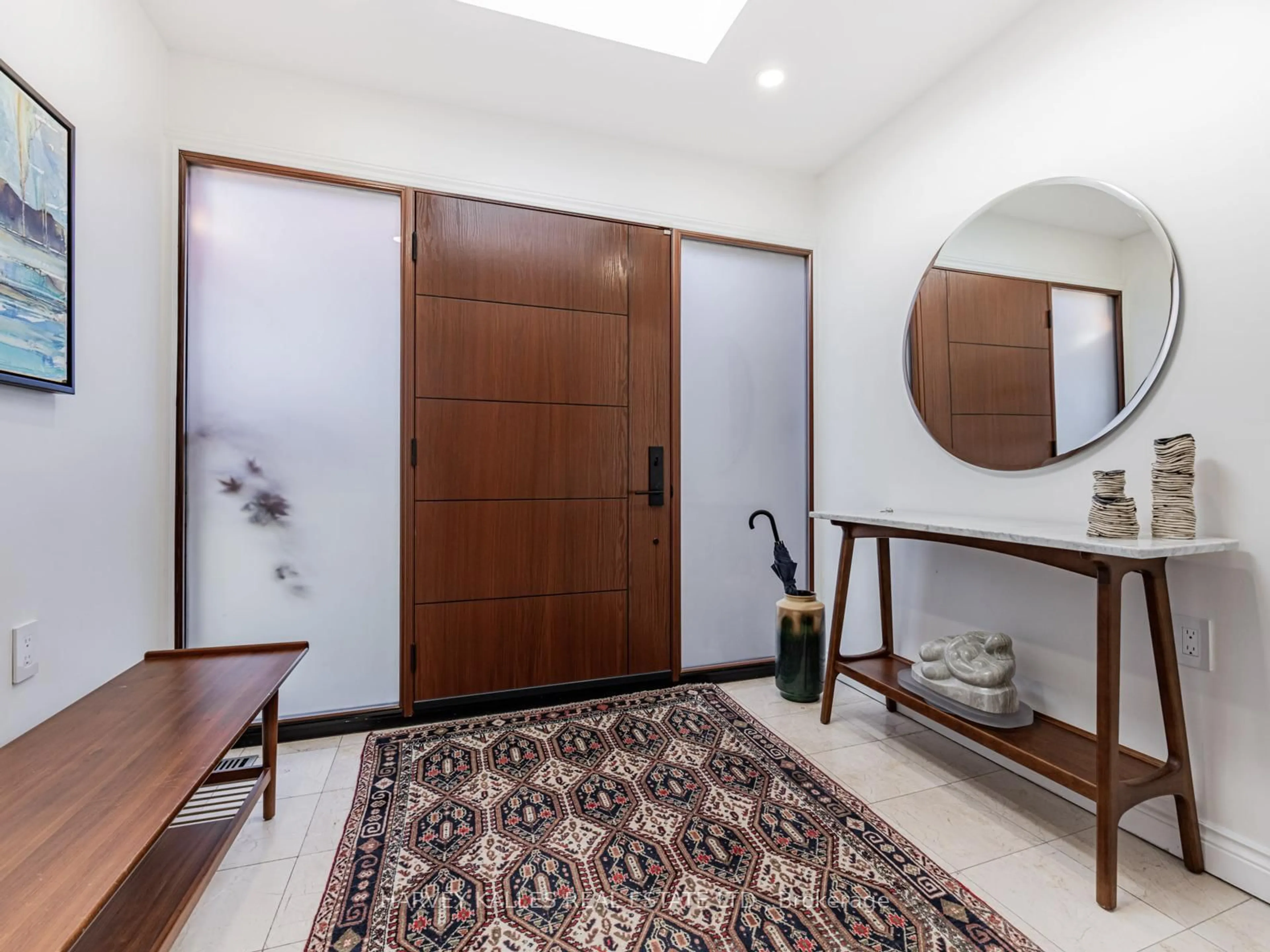 Indoor foyer for 71 Green Acres Rd, Vaughan Ontario L4J 4S2