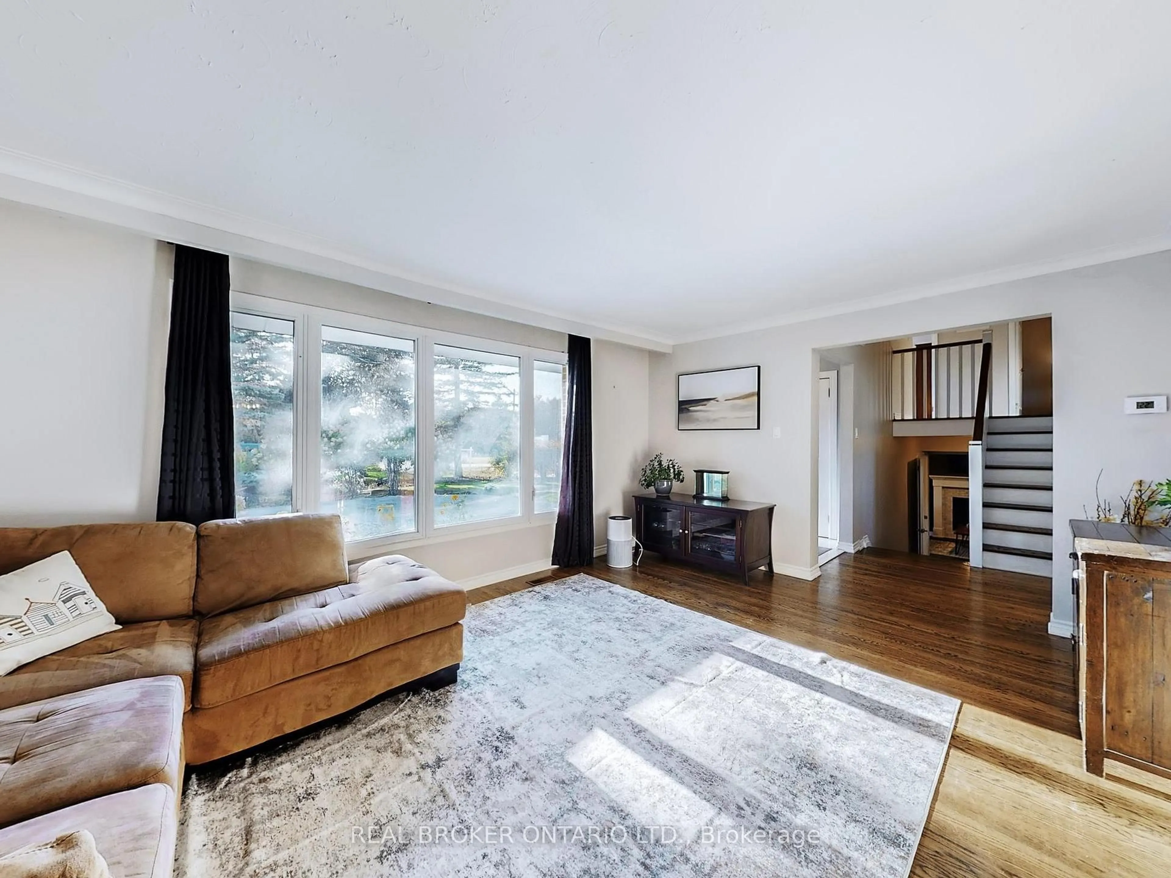 Living room with furniture, wood/laminate floor for 15 Jasmine Cres, Whitchurch-Stouffville Ontario L4A 7X4