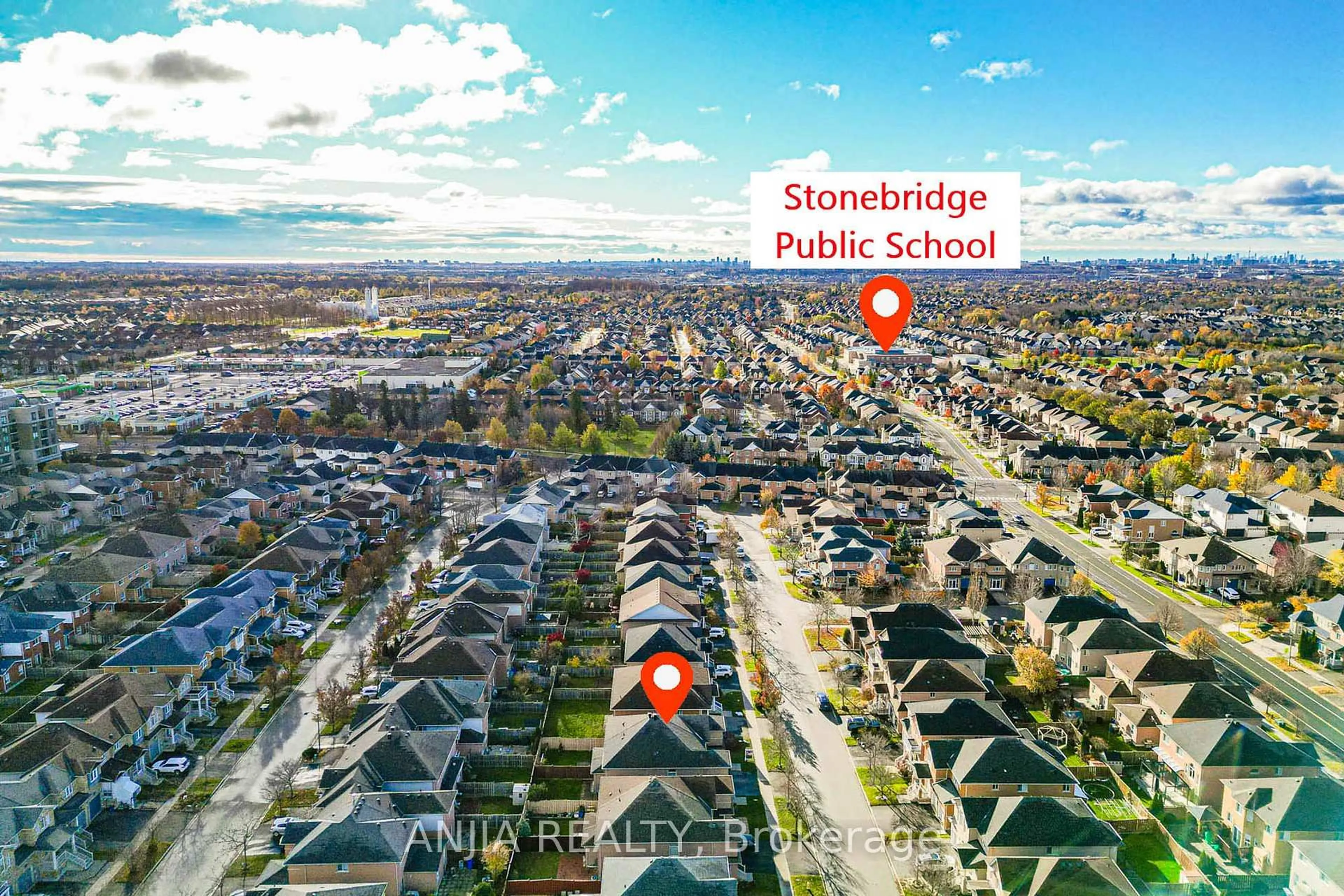 A pic from outside/outdoor area/front of a property/back of a property/a pic from drone, street for 53 Devonwood Dr, Markham Ontario L6C 3E9