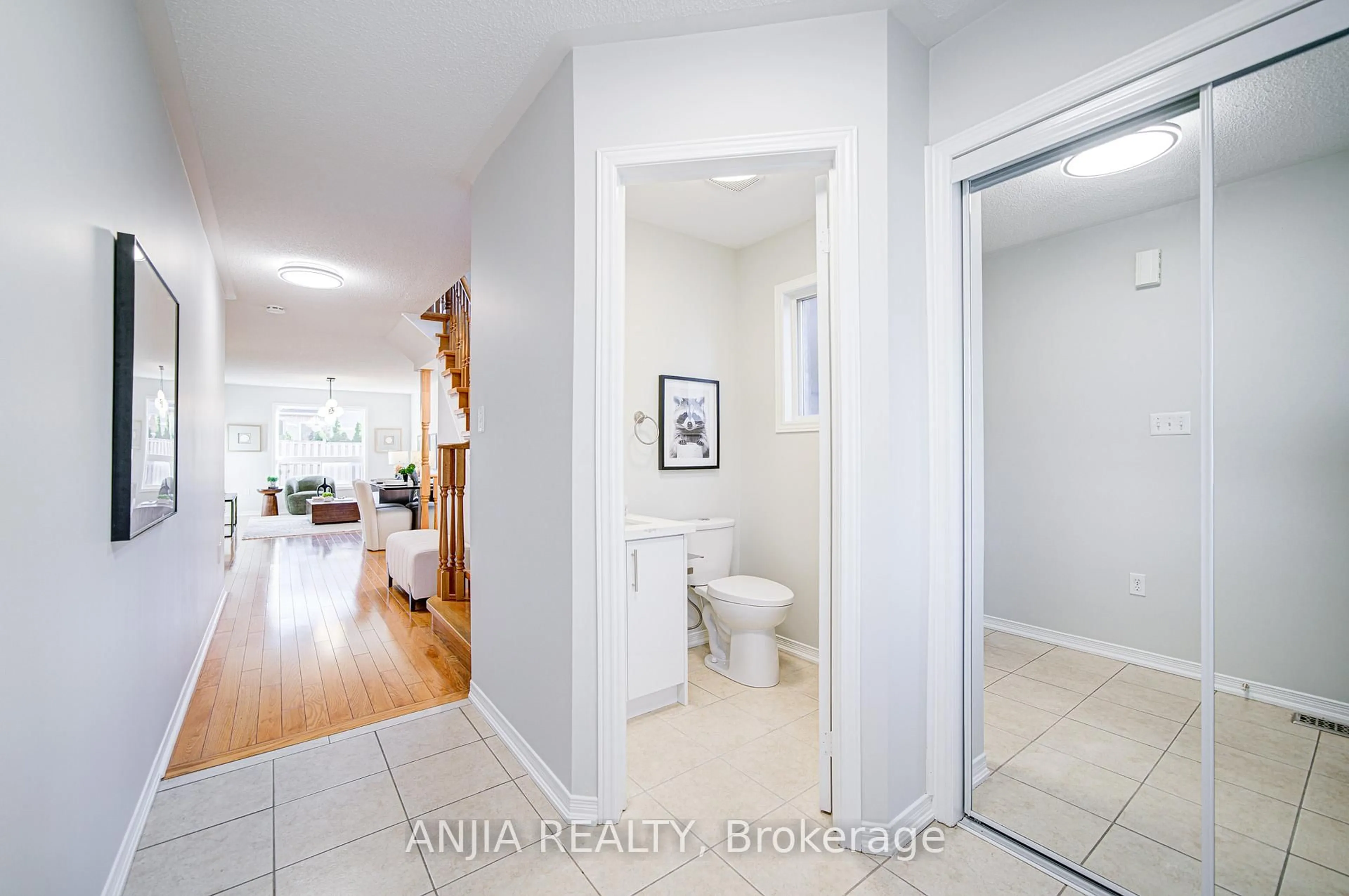 Indoor entryway for 53 Devonwood Dr, Markham Ontario L6C 3E9