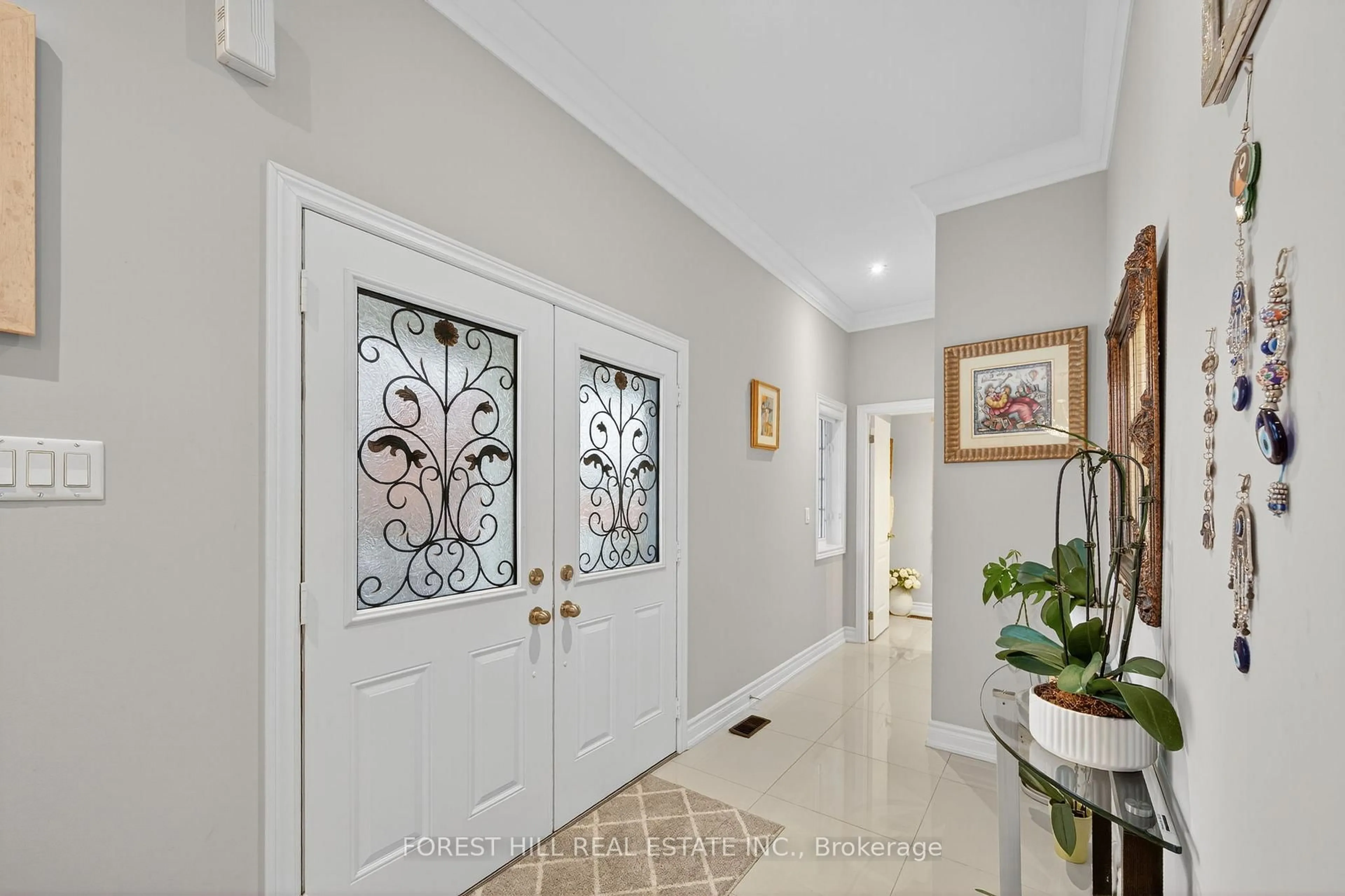 Indoor entryway for 2 Daniel Bram Dr, Vaughan Ontario L6A 0L4