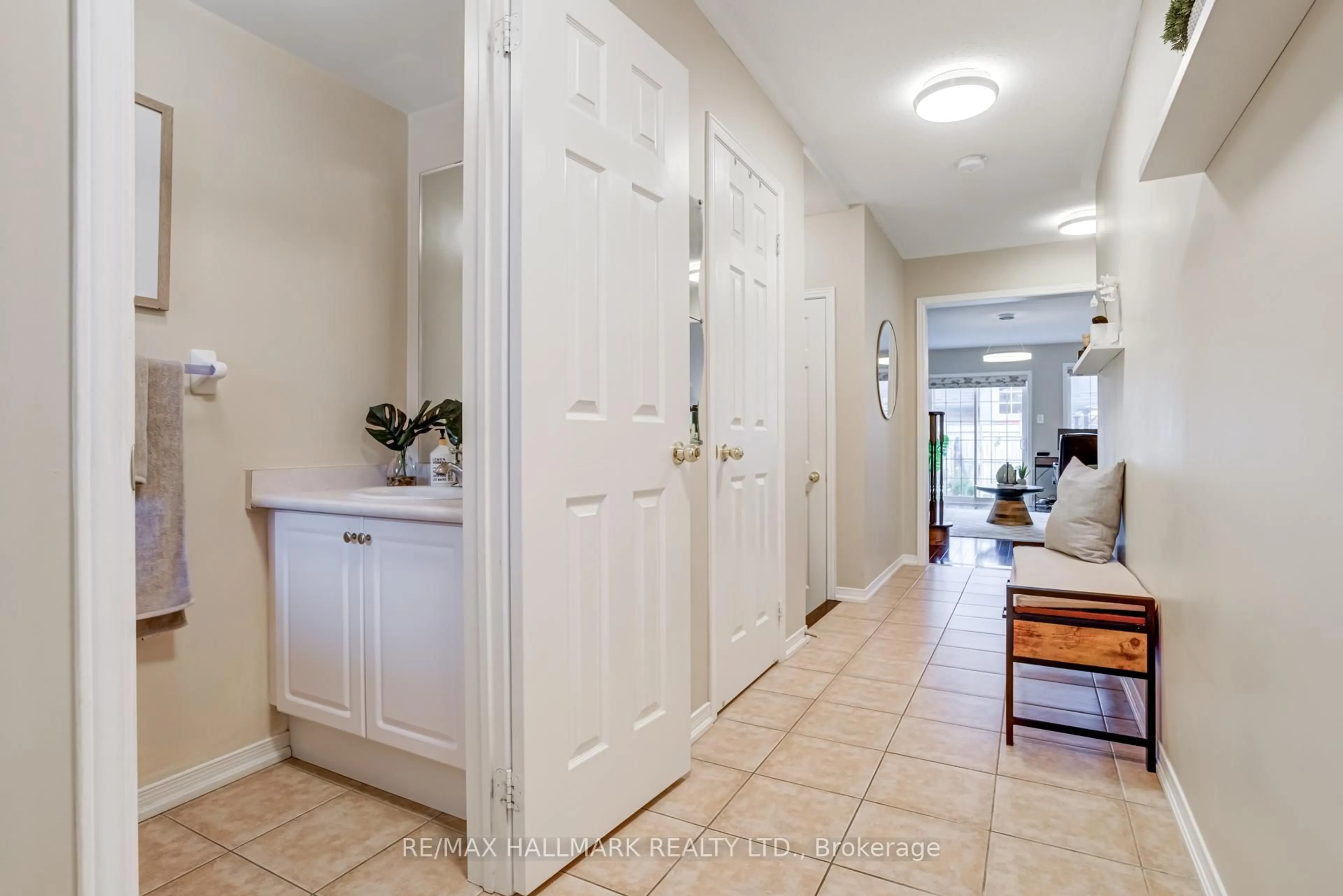 Indoor entryway for 187 Hawkview Blvd, Vaughan Ontario L4H 3S5