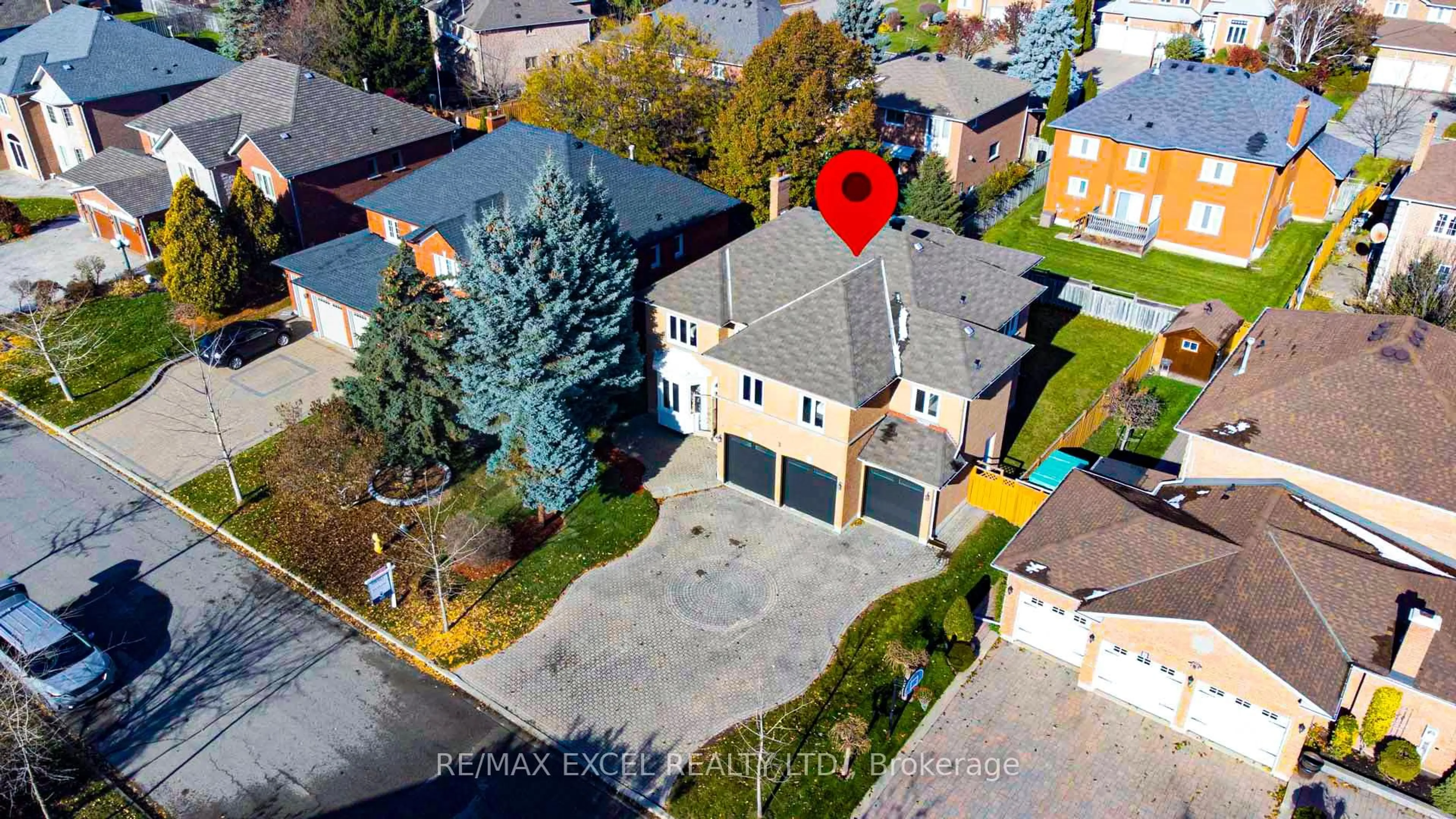 A pic from outside/outdoor area/front of a property/back of a property/a pic from drone, street for 3 Moses Cres, Markham Ontario L6C 1R2