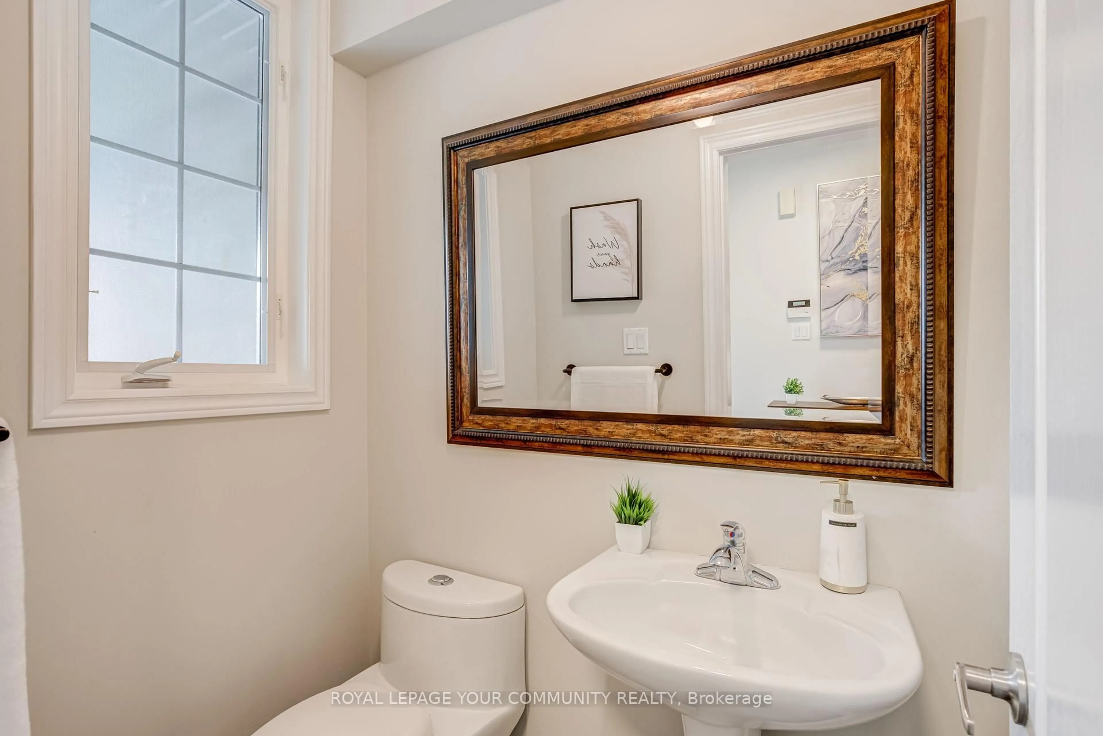 Standard bathroom, ceramic/tile floor for 76 Cabernet Rd, Vaughan Ontario L4J 8X7