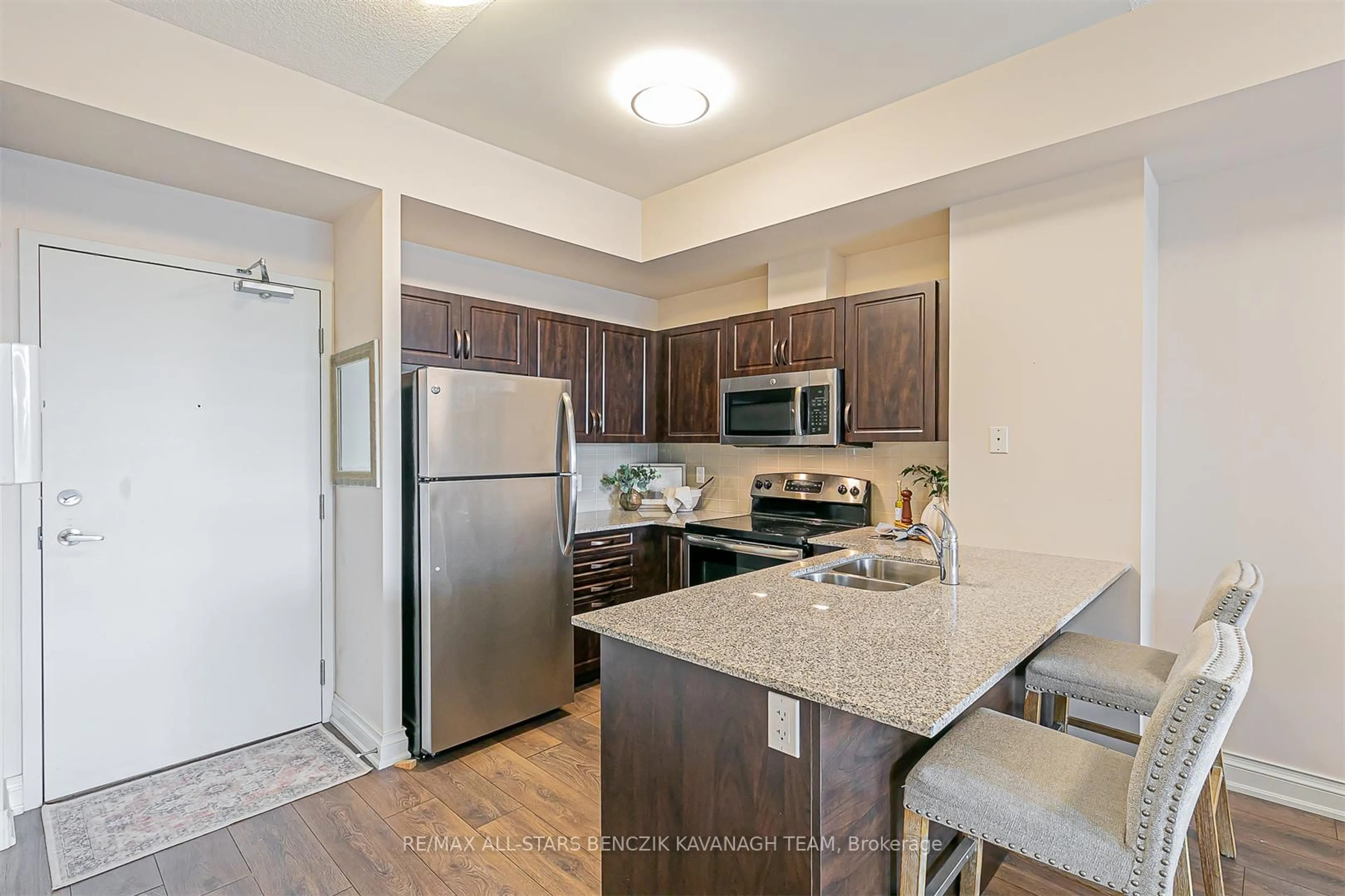 Standard kitchen, unknown for 68 Main St #212, Markham Ontario L3P 0N5