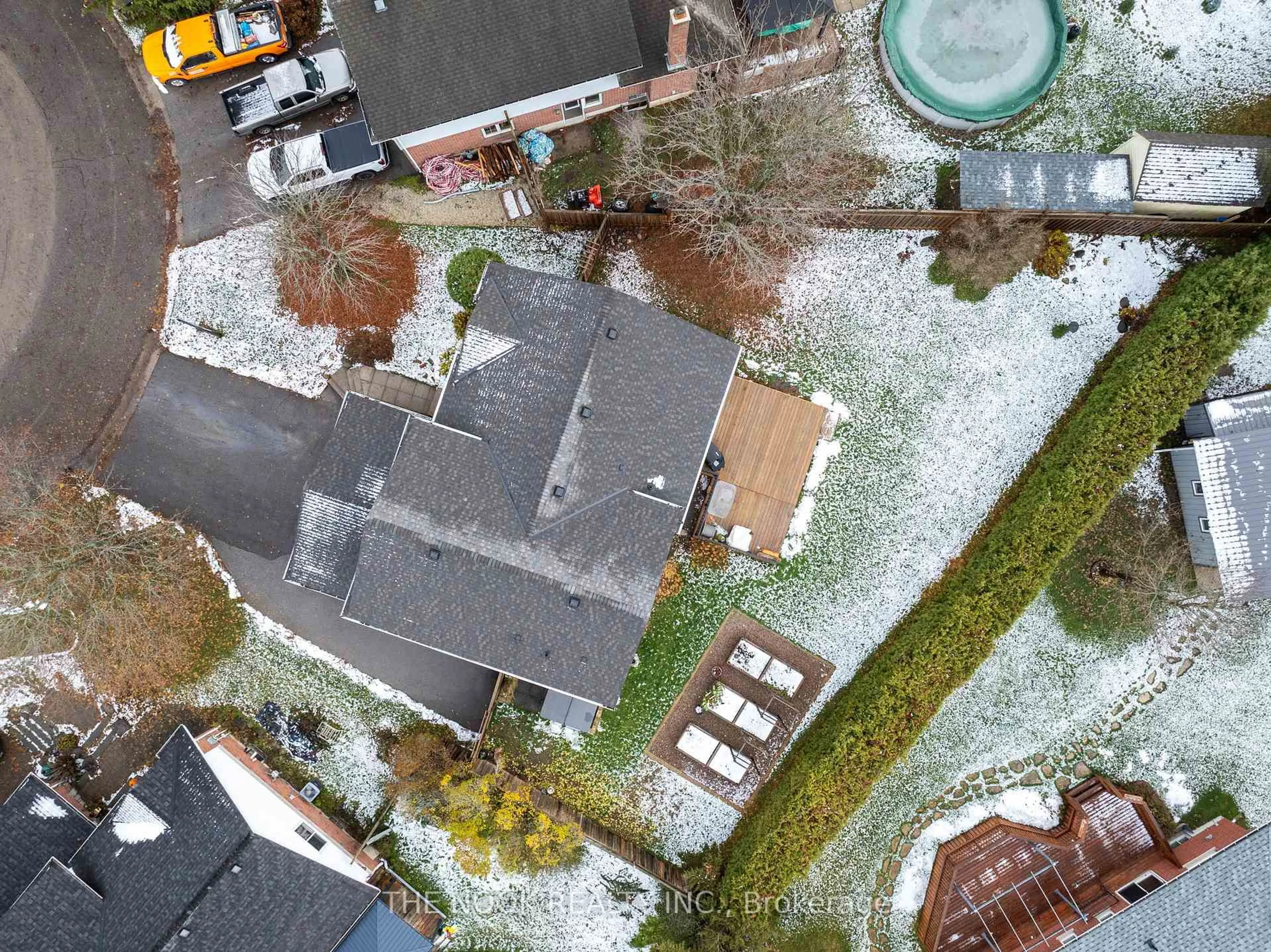 A pic from outside/outdoor area/front of a property/back of a property/a pic from drone, street for 11 Lynn Cres, Brock Ontario L0E 1E0