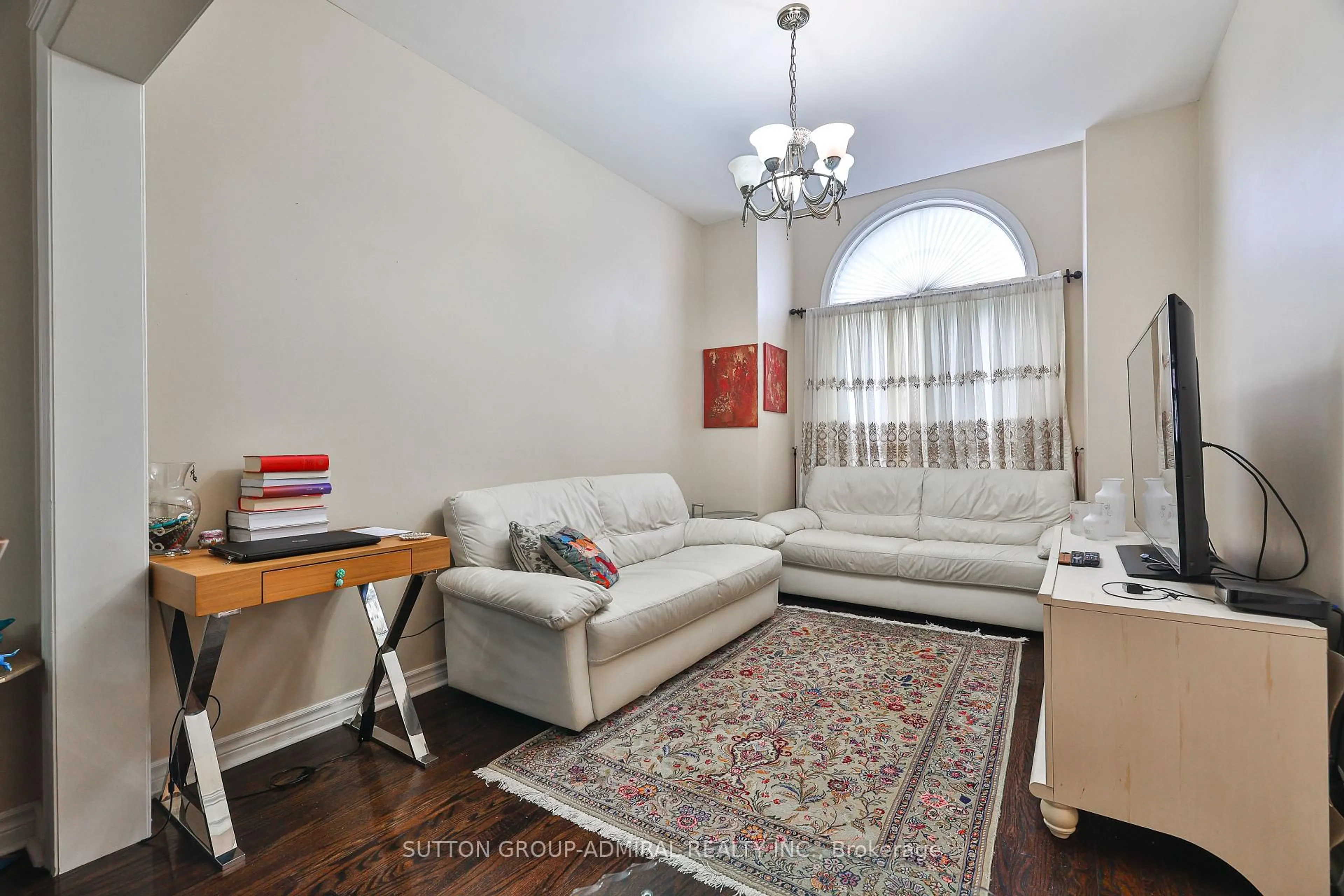 Living room with furniture, unknown for 72 Addison St, Richmond Hill Ontario L4C 0H7