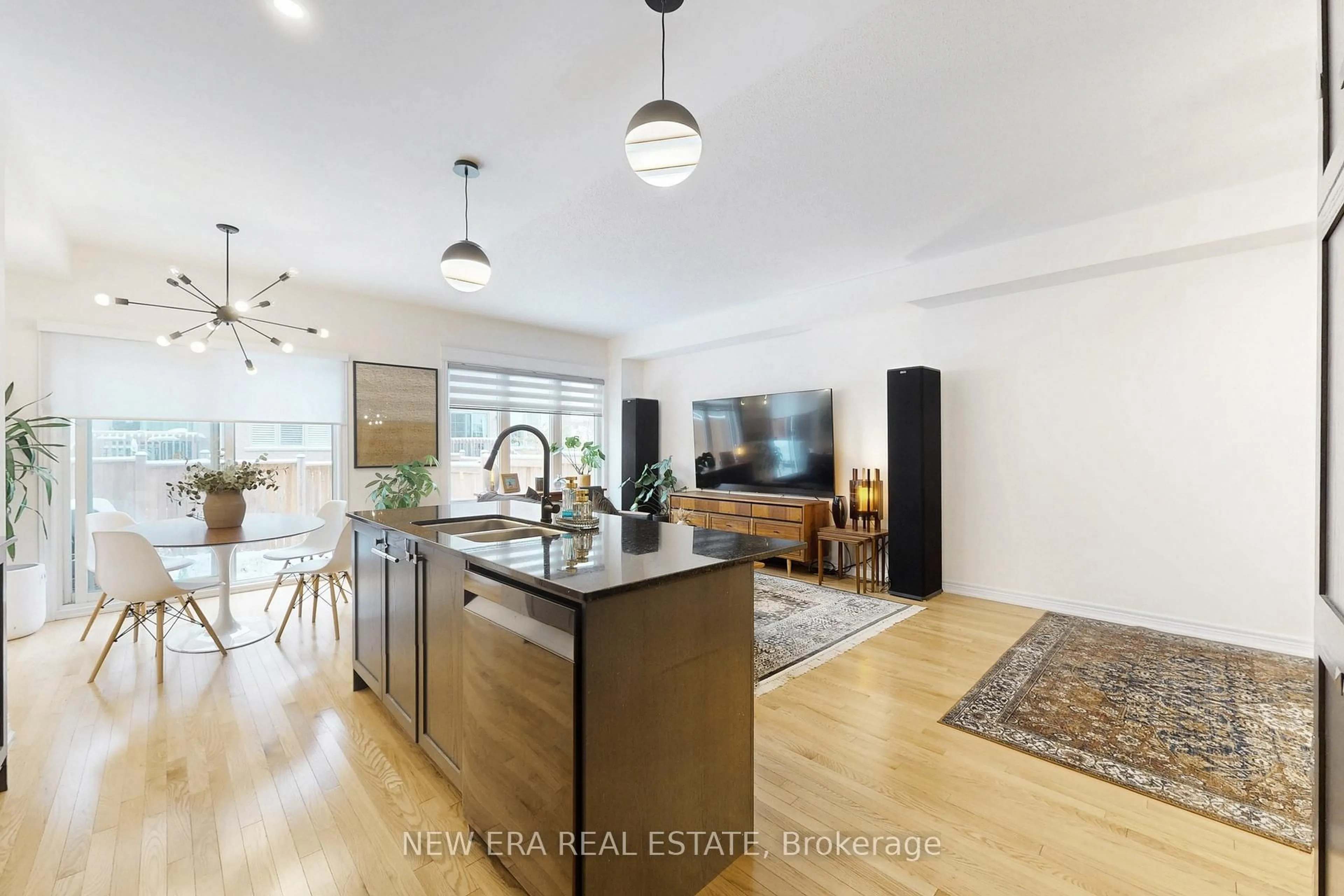 Open concept kitchen, unknown for 89 Thornapple Lane, Richmond Hill Ontario L4E 1E7