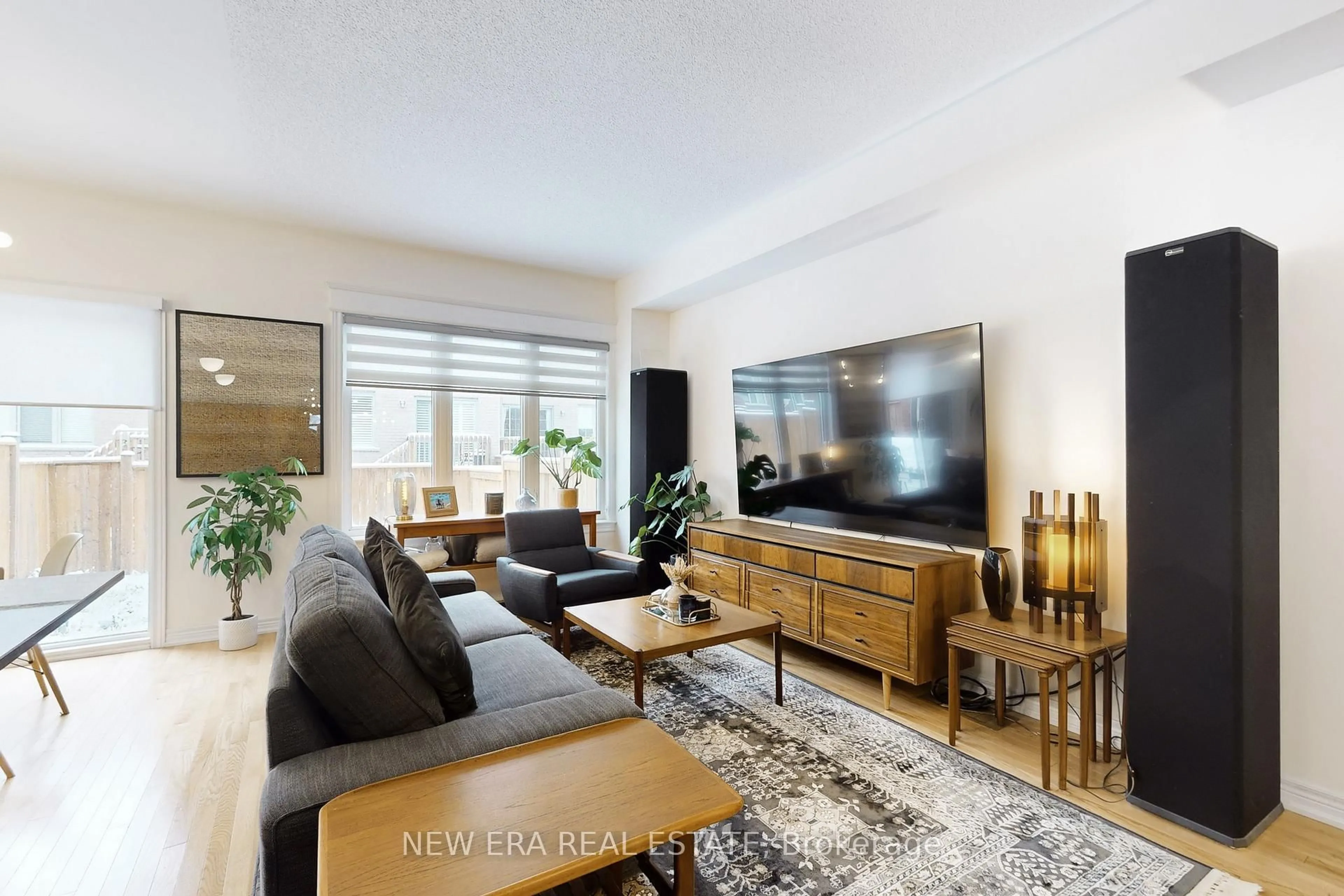 Living room with furniture, unknown for 89 Thornapple Lane, Richmond Hill Ontario L4E 1E7
