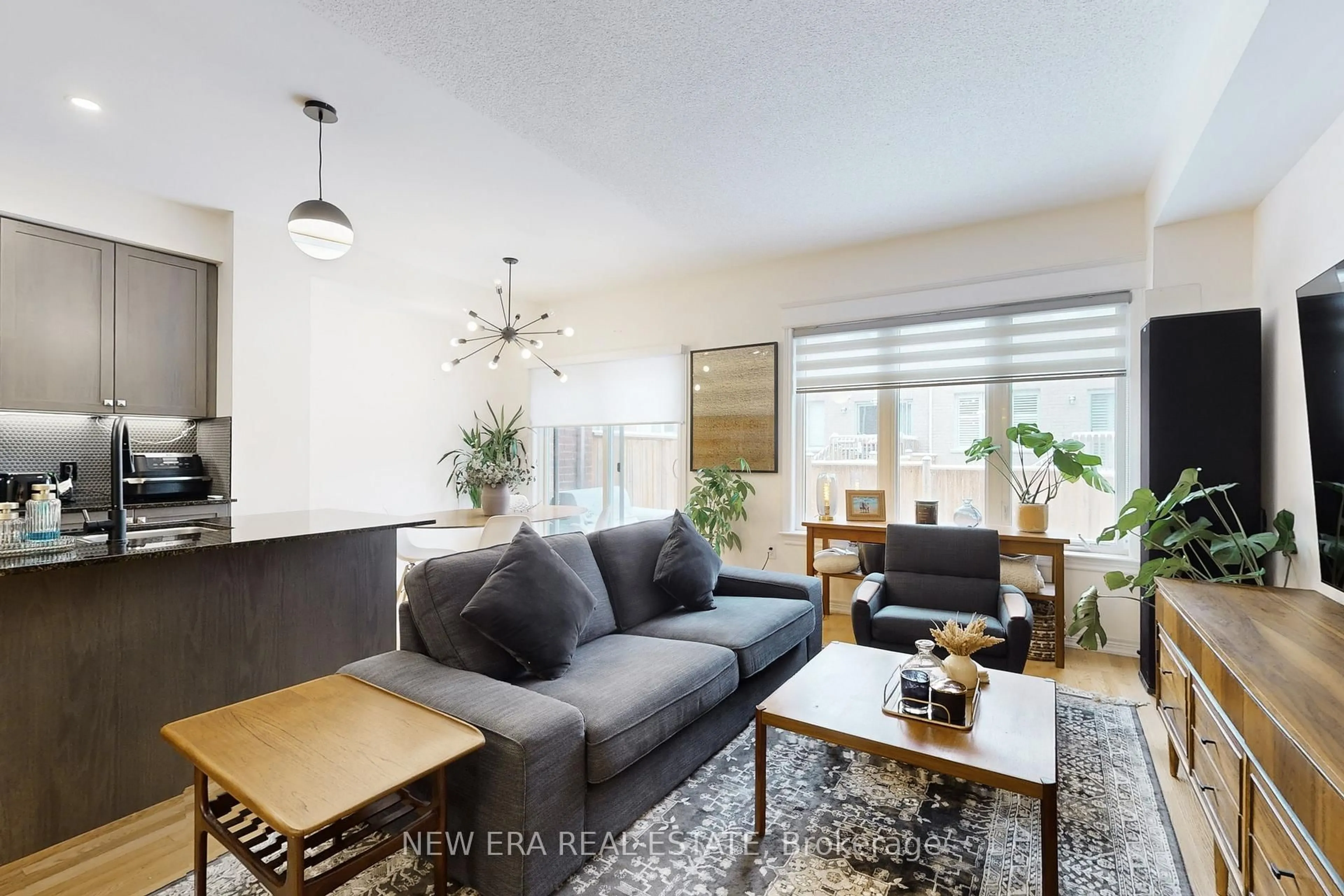 Living room with furniture, unknown for 89 Thornapple Lane, Richmond Hill Ontario L4E 1E7