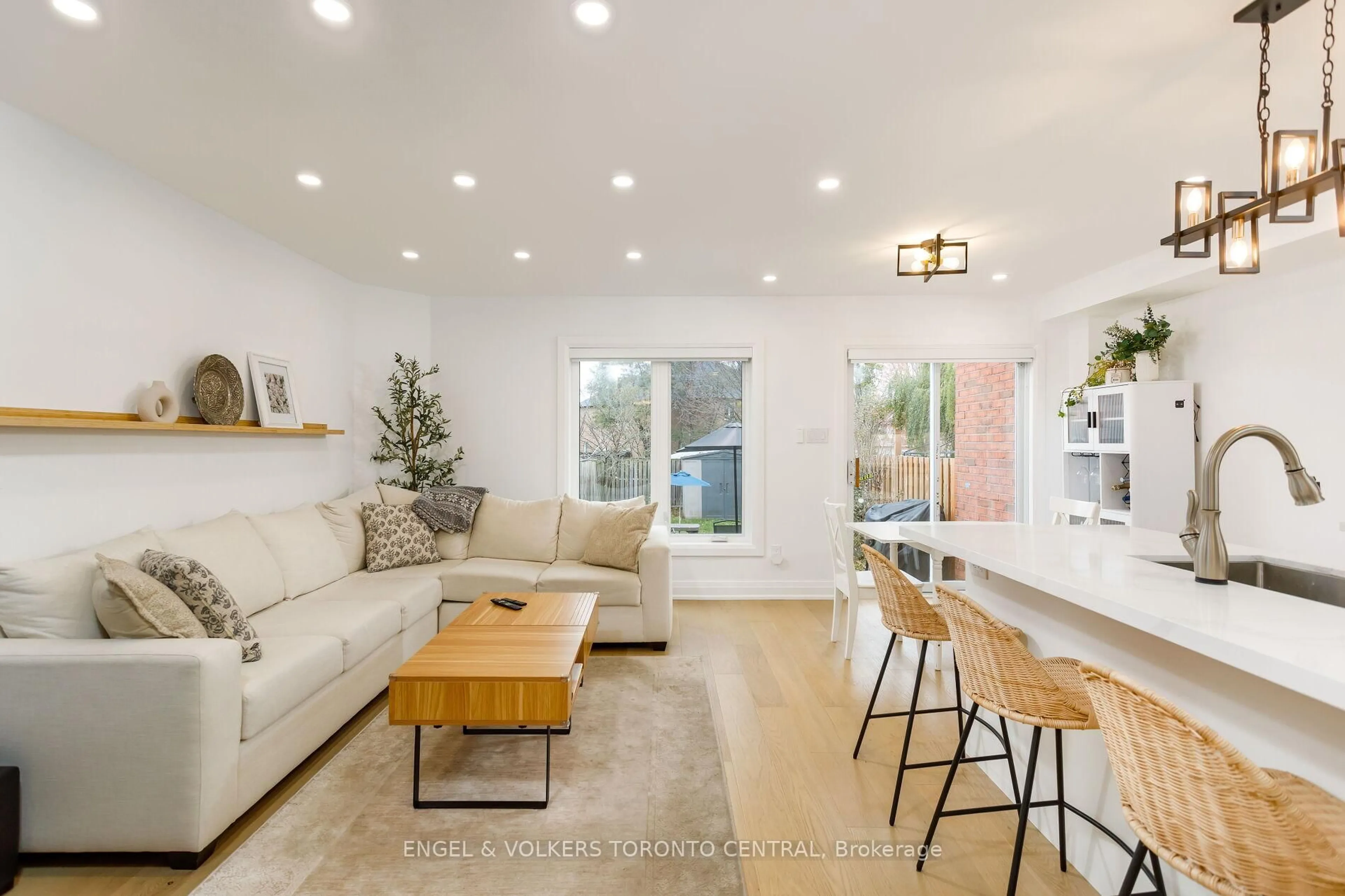 Living room with furniture, unknown for 41 Gianmarco Way, Vaughan Ontario L6A 3J3