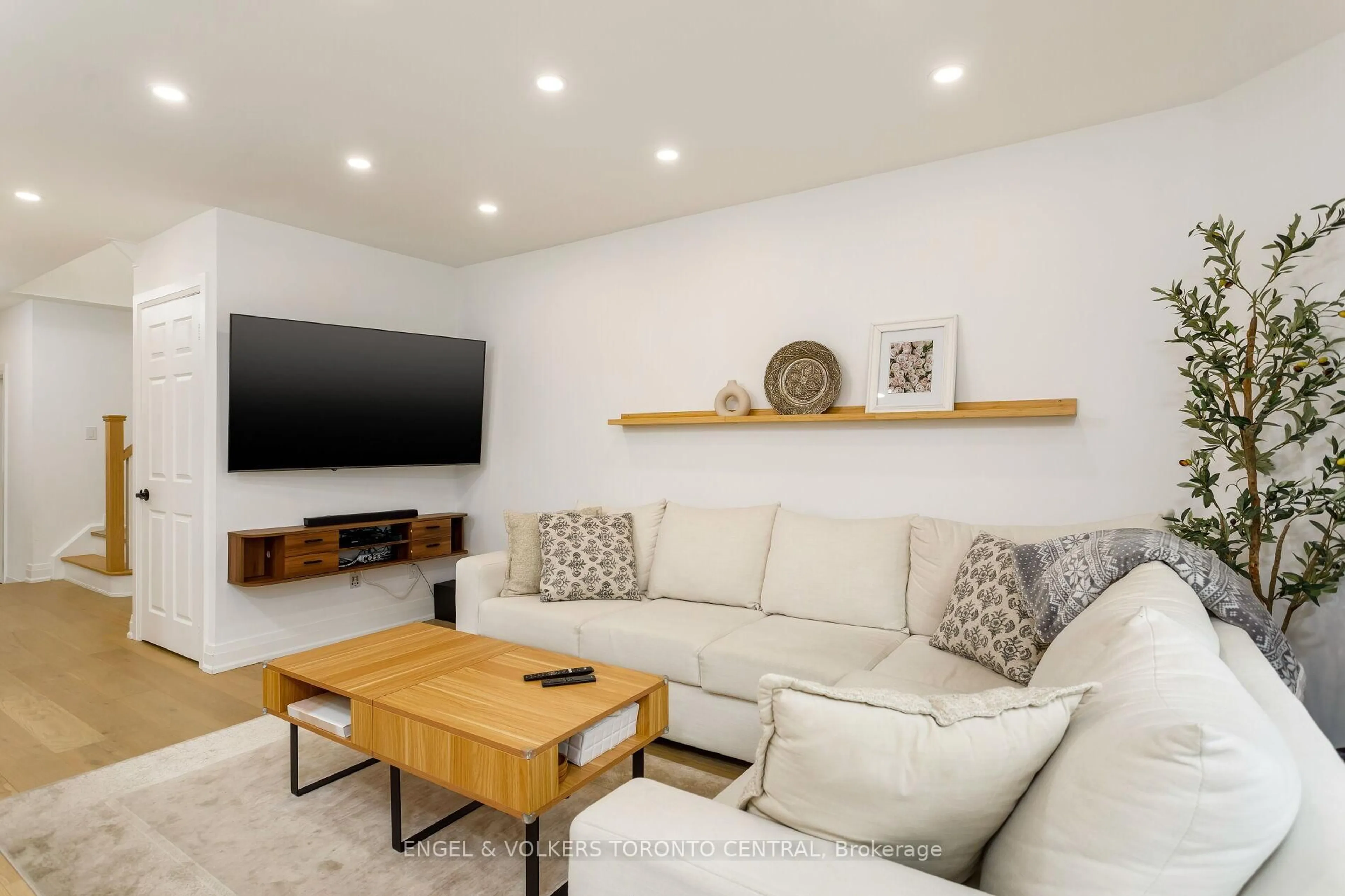 Living room with furniture, wood/laminate floor for 41 Gianmarco Way, Vaughan Ontario L6A 3J3