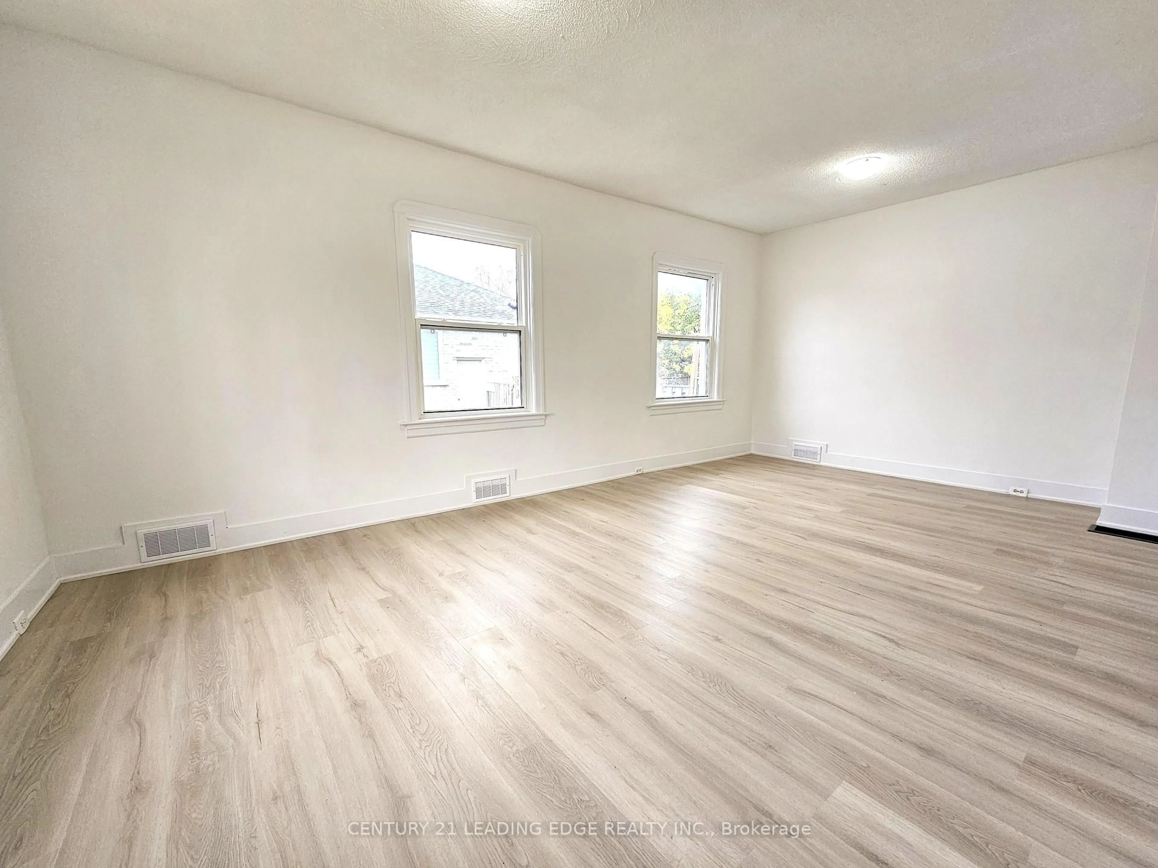 A pic of a room for 399 The Queensway South, Georgina Ontario L4P 2C6