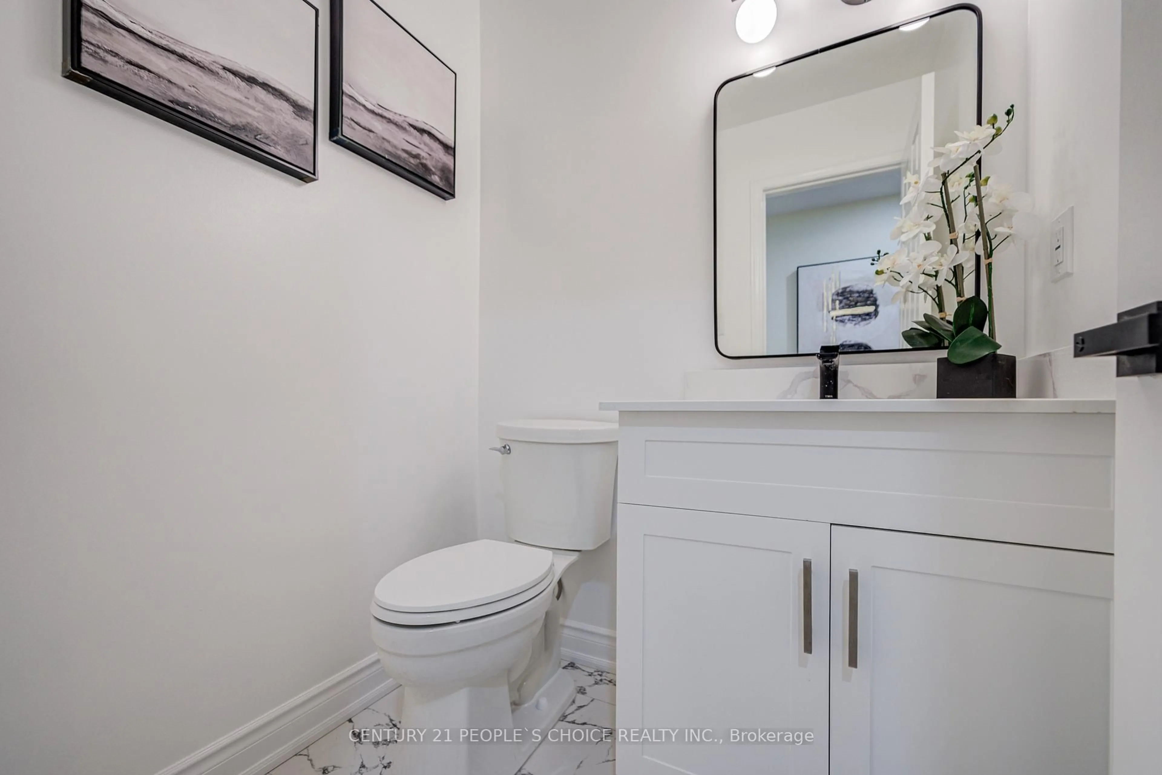 Standard bathroom, ceramic/tile floor for 126 Summitcrest Dr, Richmond Hill Ontario L4S 1A9